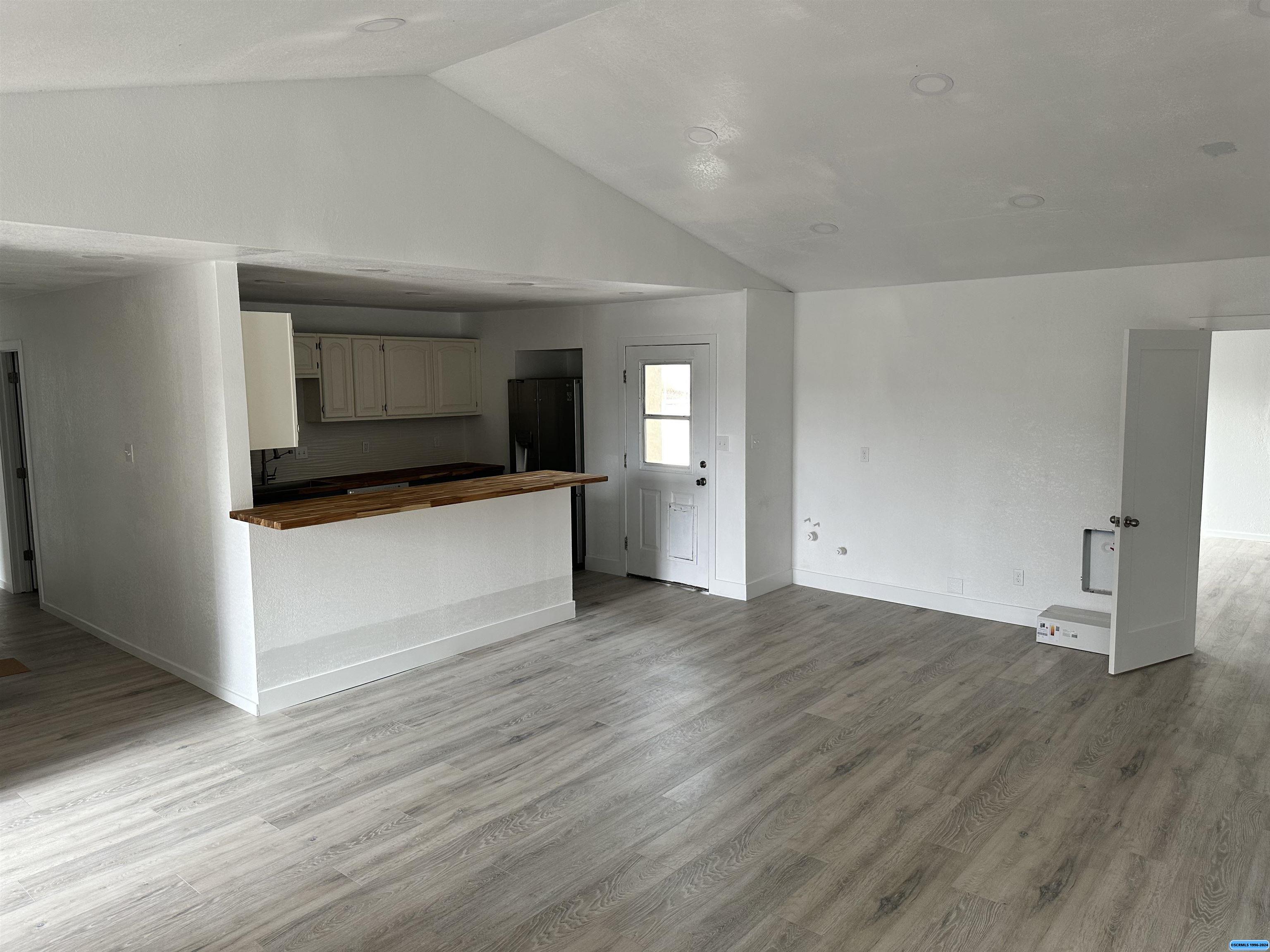 3925 Little Walnut, photograph 2