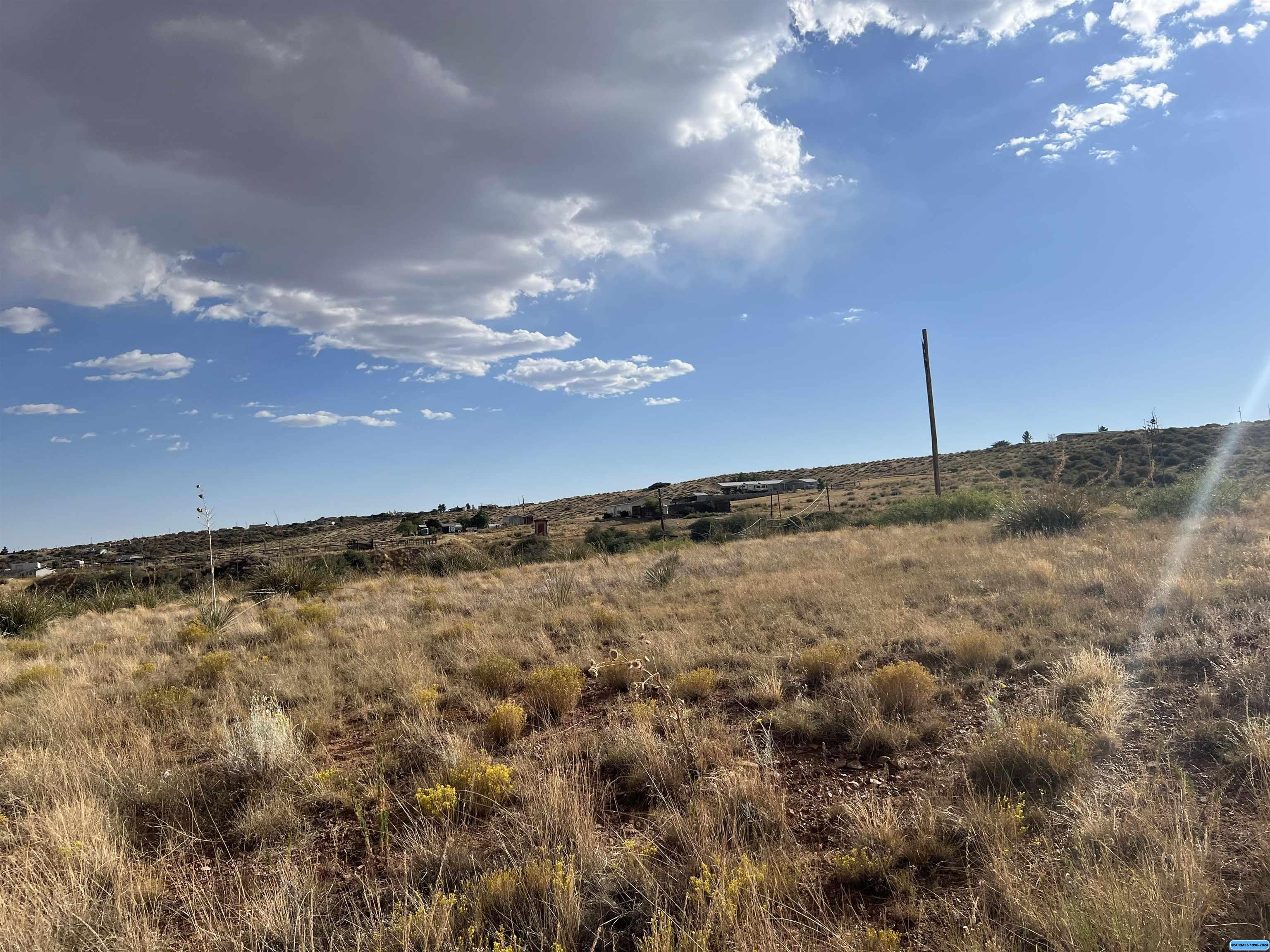 xx E Apache Street, photograph 3