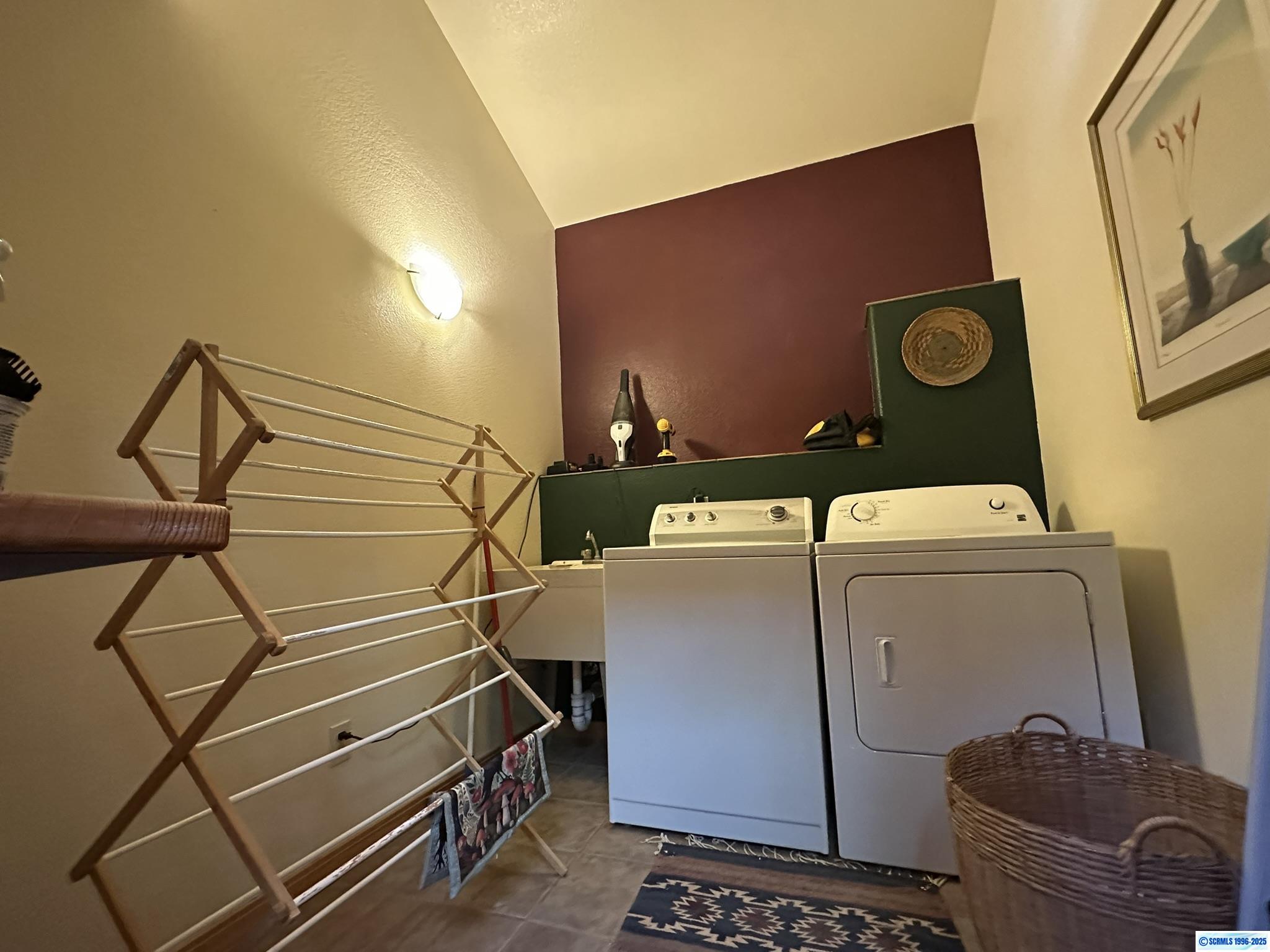8 Pioneer Road, photograph 11