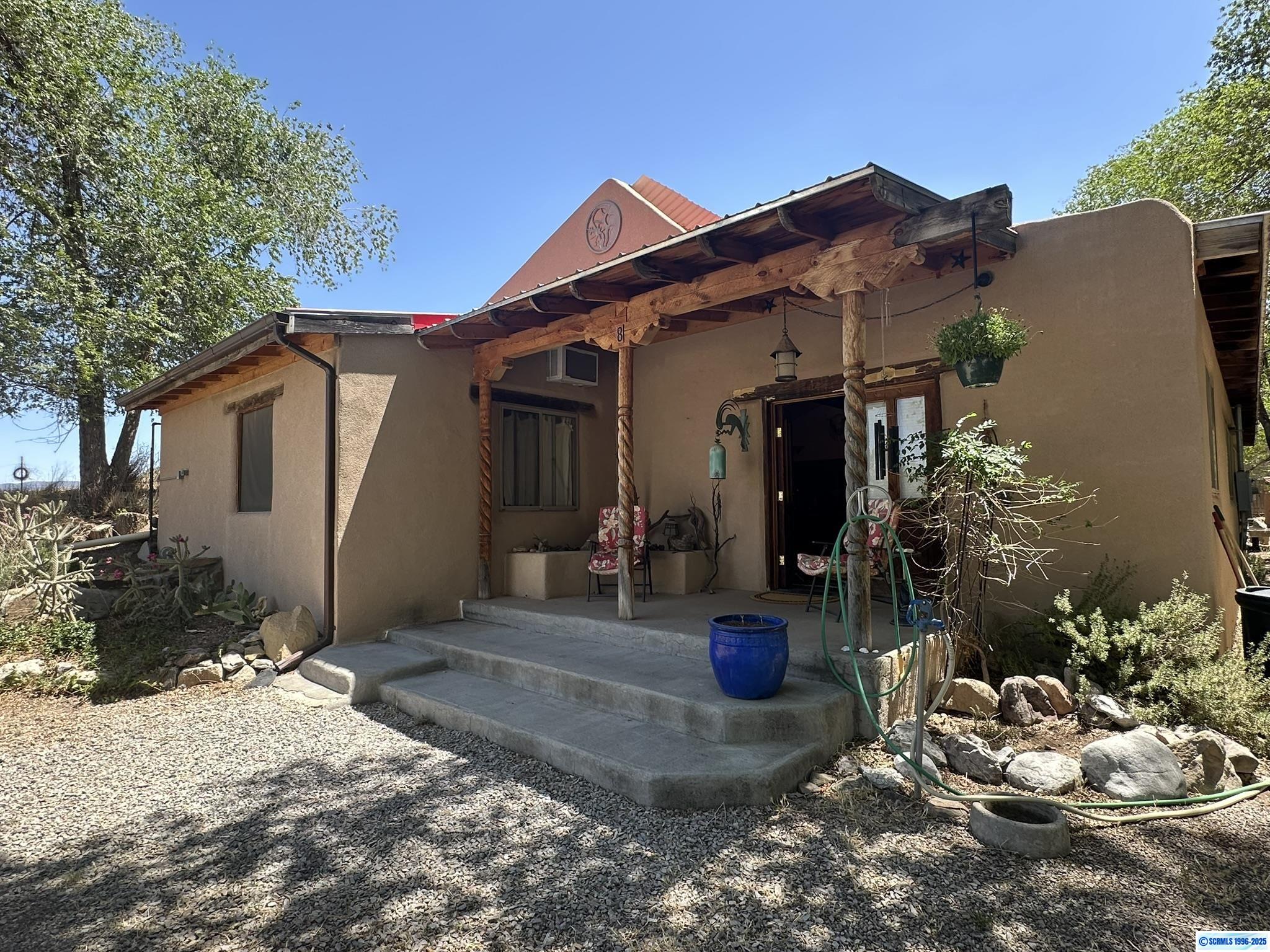 8 Pioneer Road, Silver City