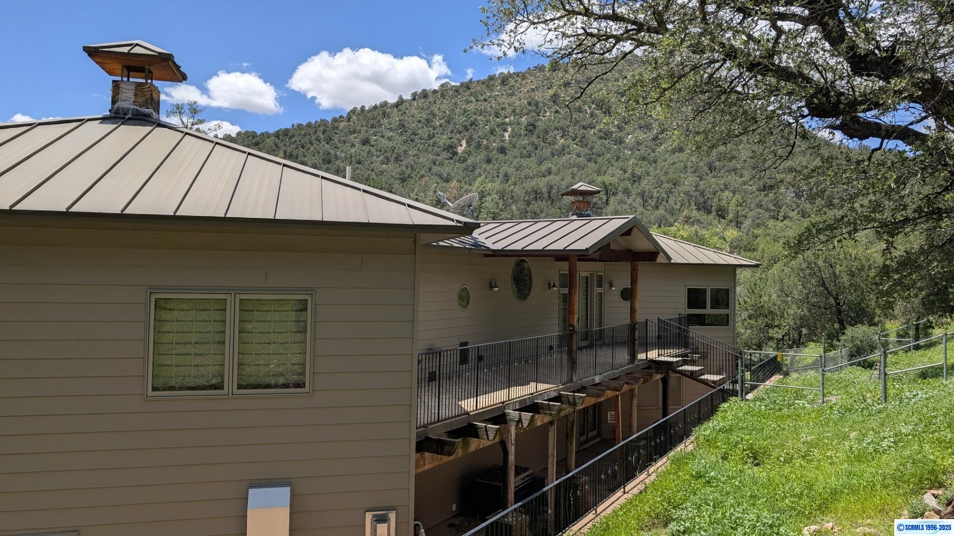 200 Shingle Canyon Road, photograph 3