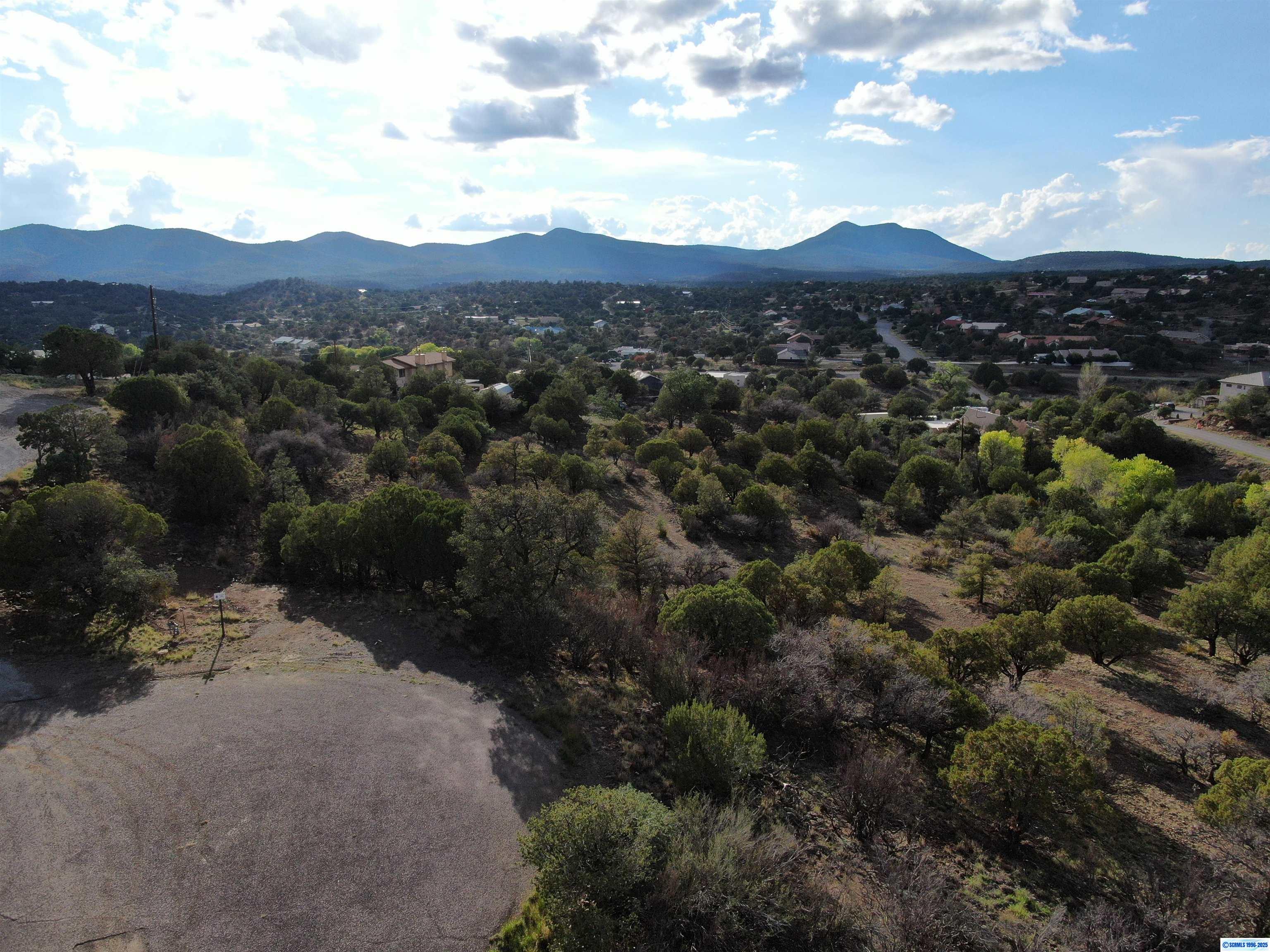 399 Zia Circle, photograph 3