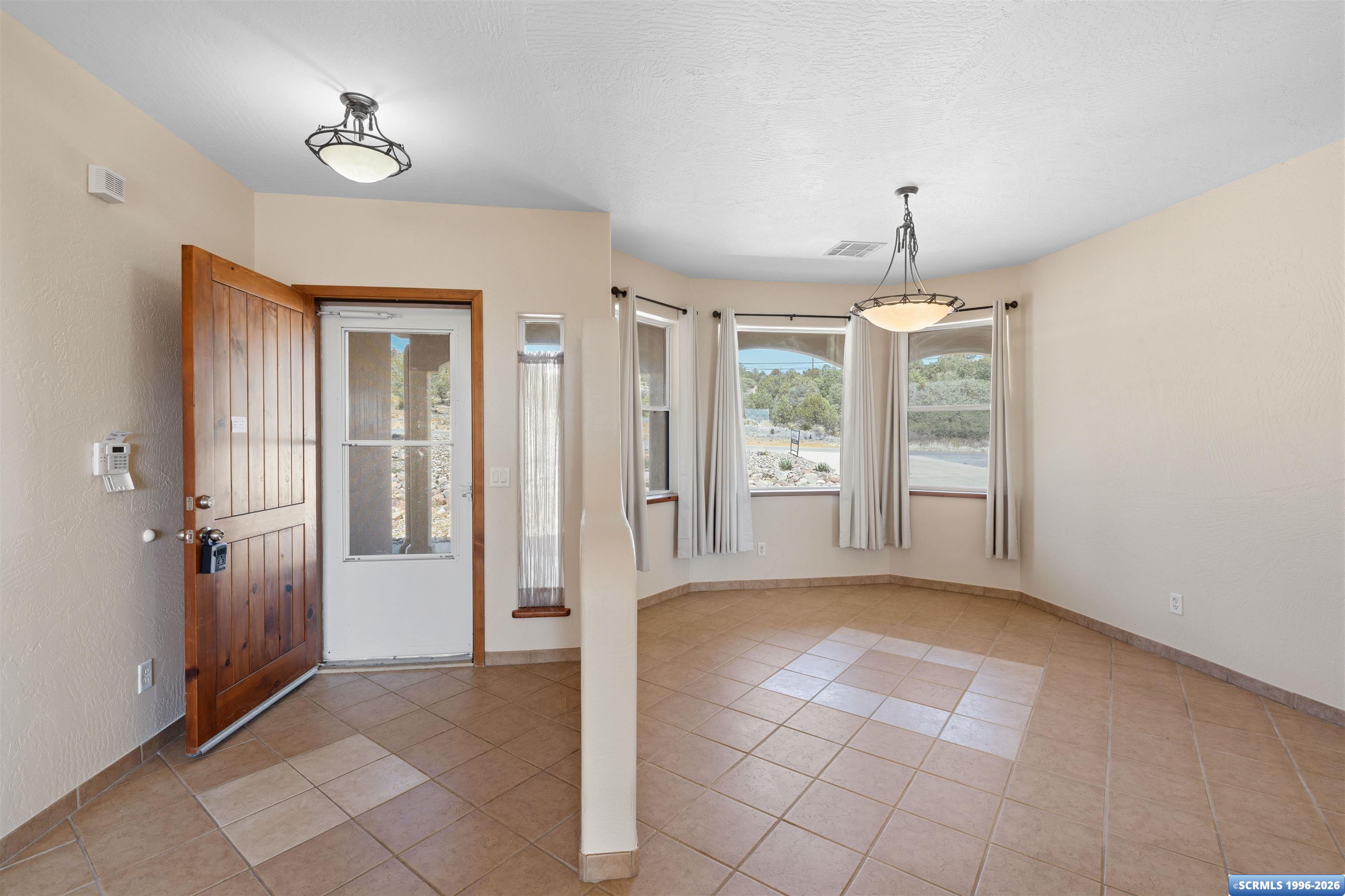 4761 Grandview Road, photograph 9