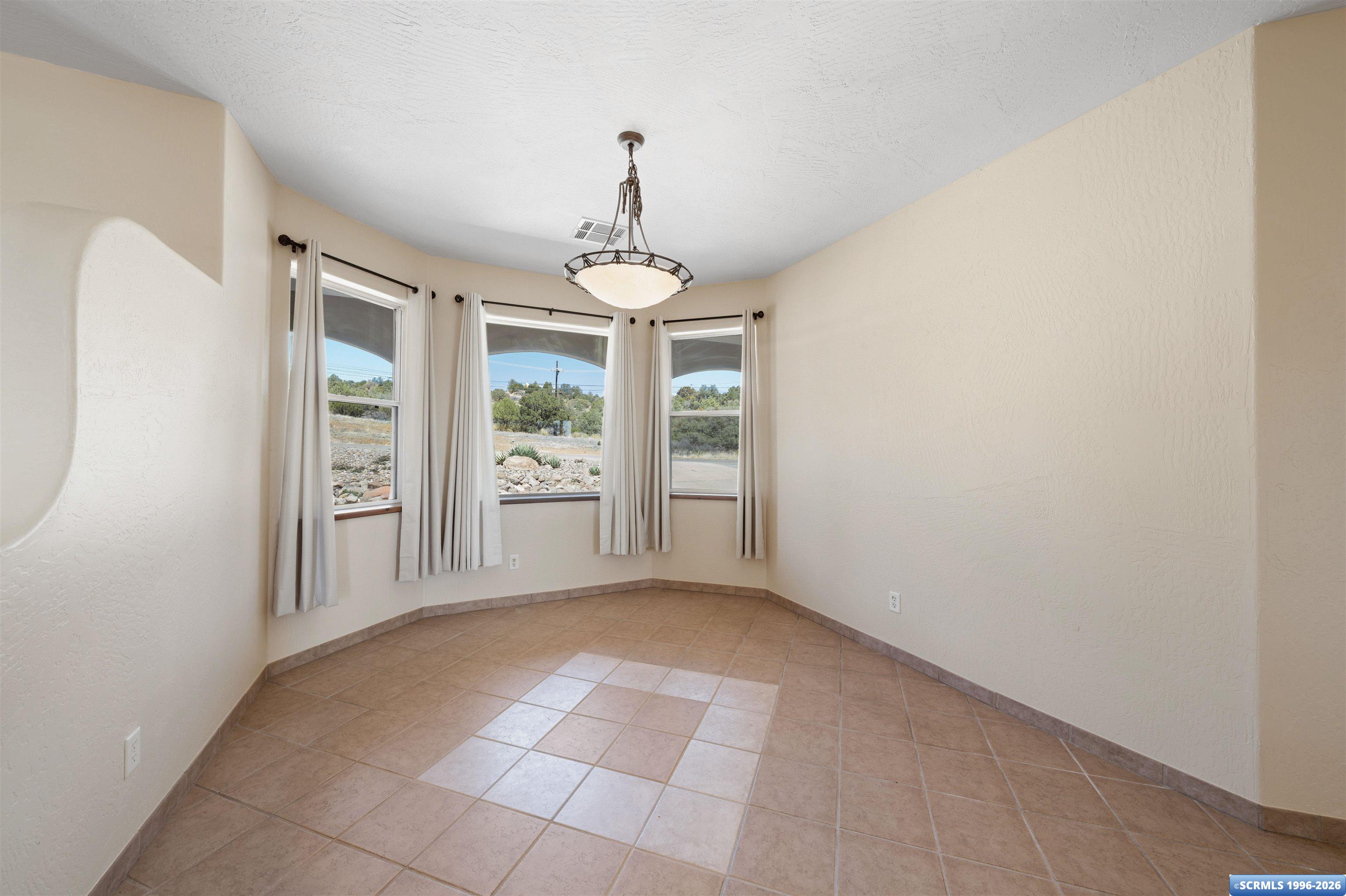 4761 Grandview Road, photograph 10