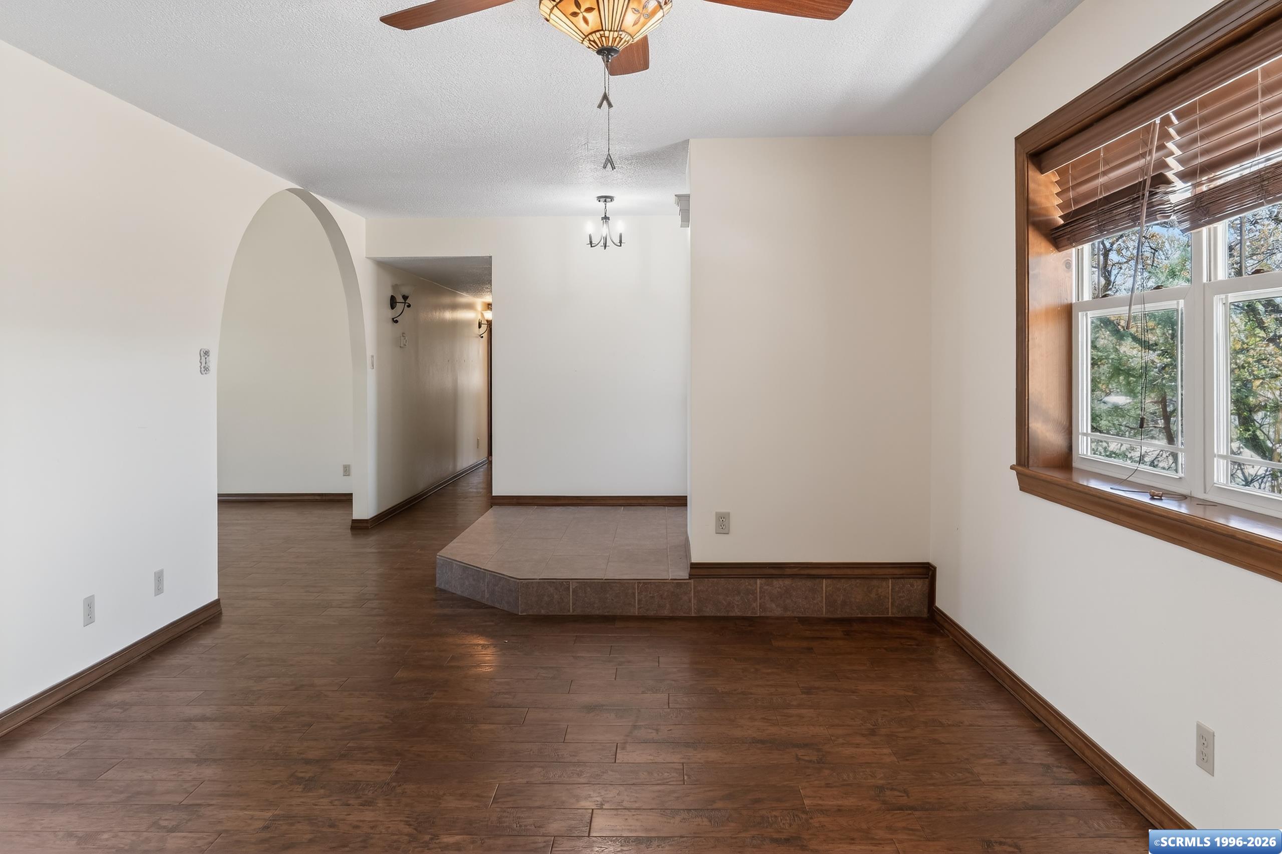 509 E Cain Drive, photograph 4