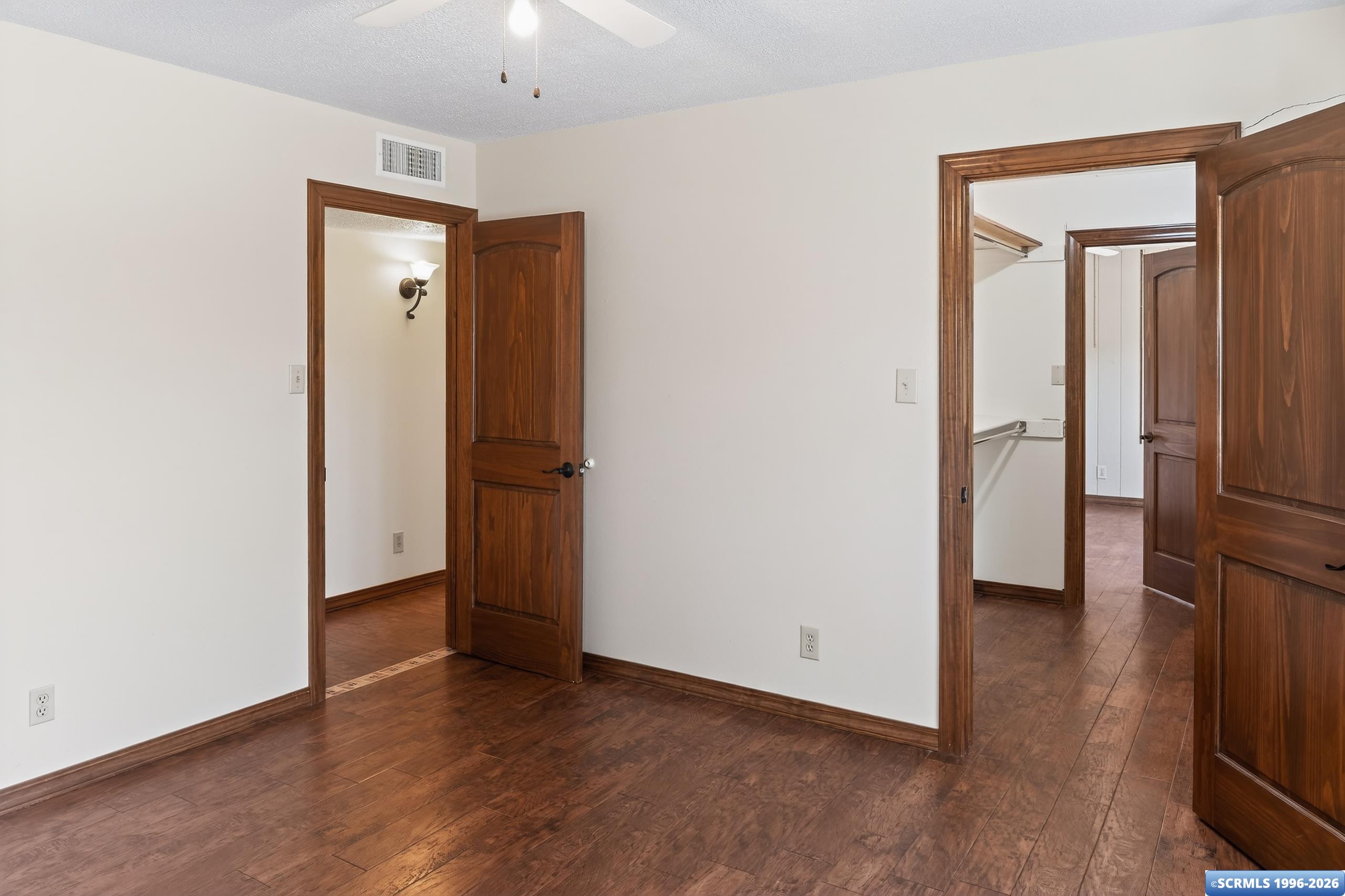 509 E Cain Drive, photograph 20