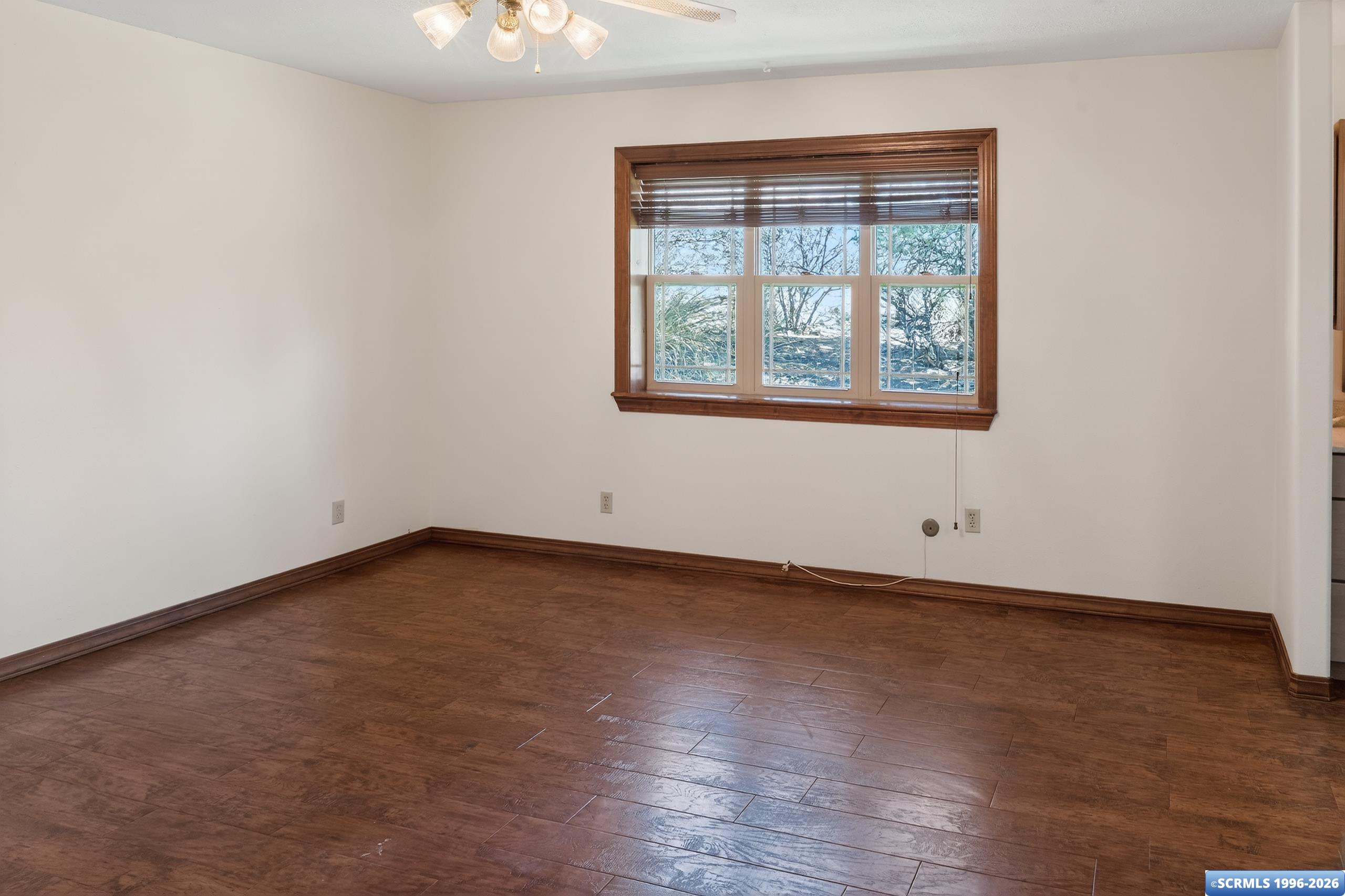 509 E Cain Drive, photograph 15