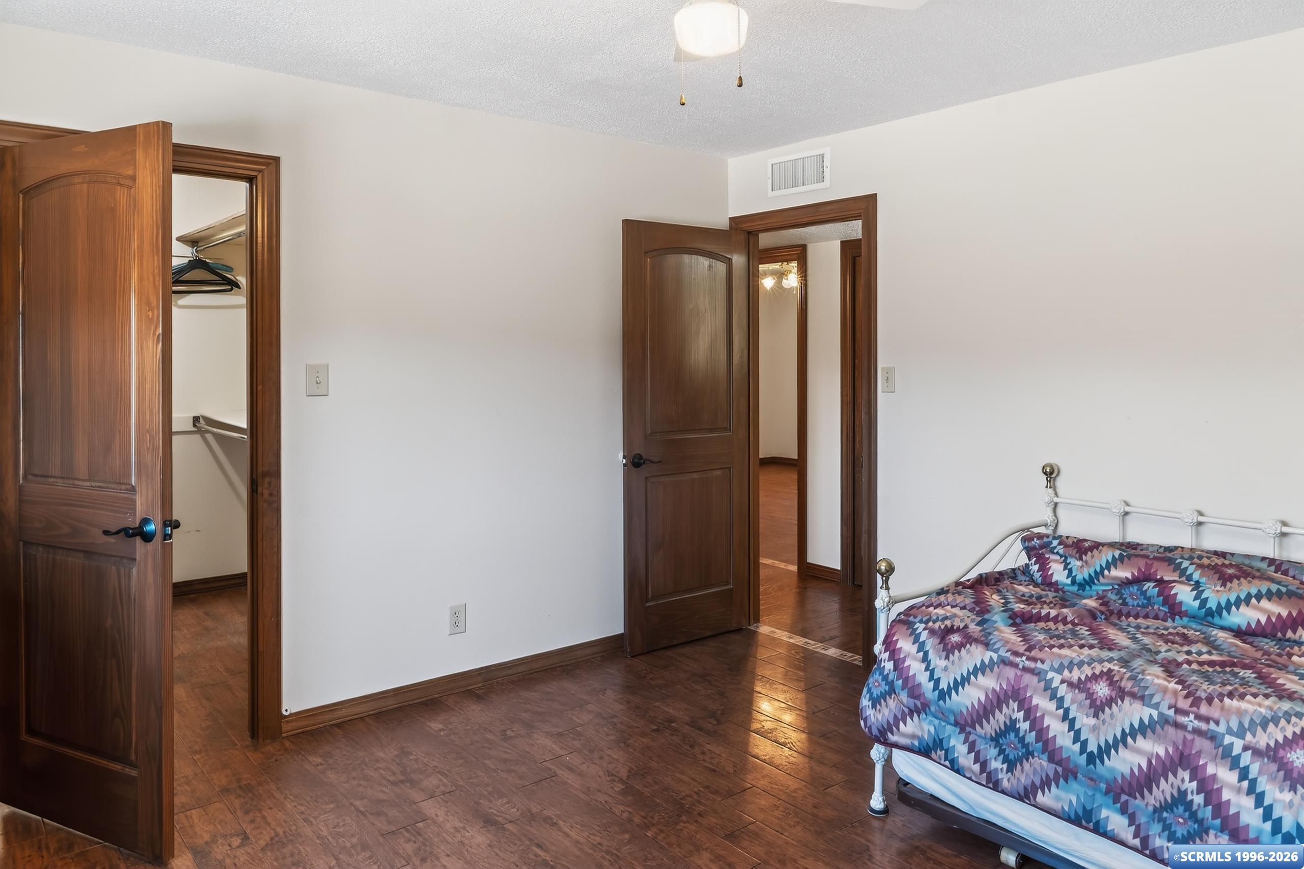 509 E Cain Drive, photograph 18
