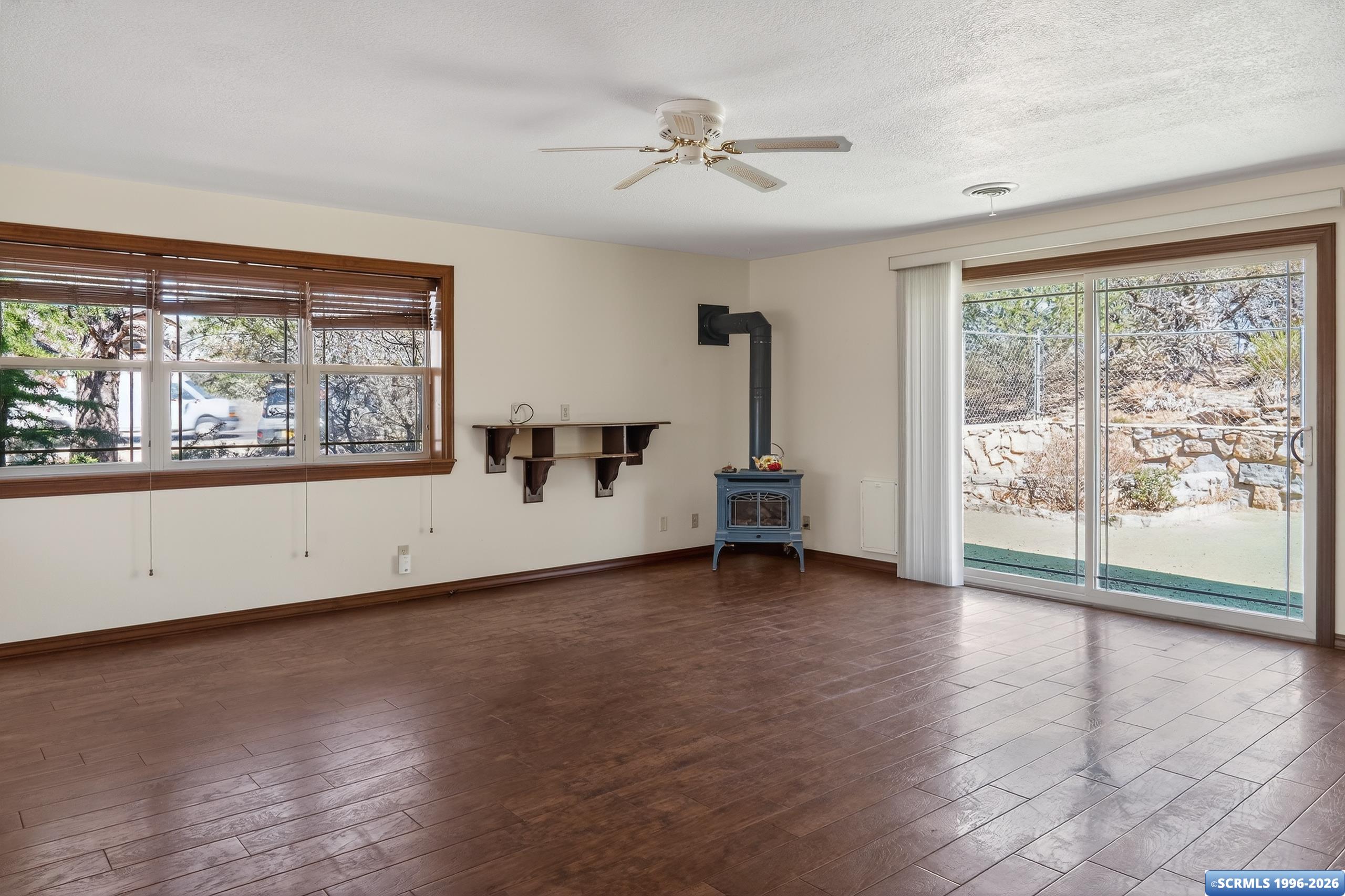 509 E Cain Drive, photograph 12