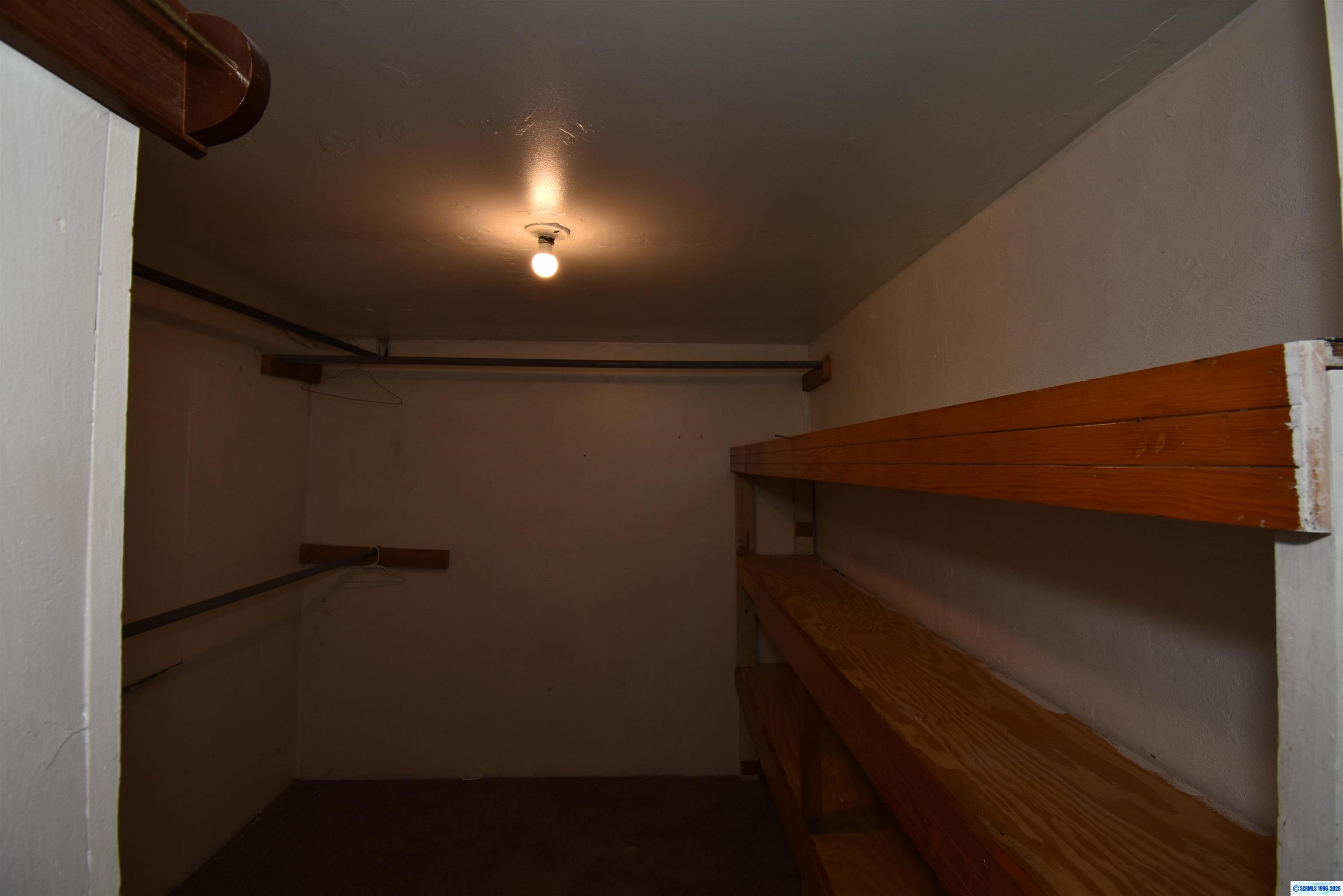 705 Bard Avenue, photograph 15