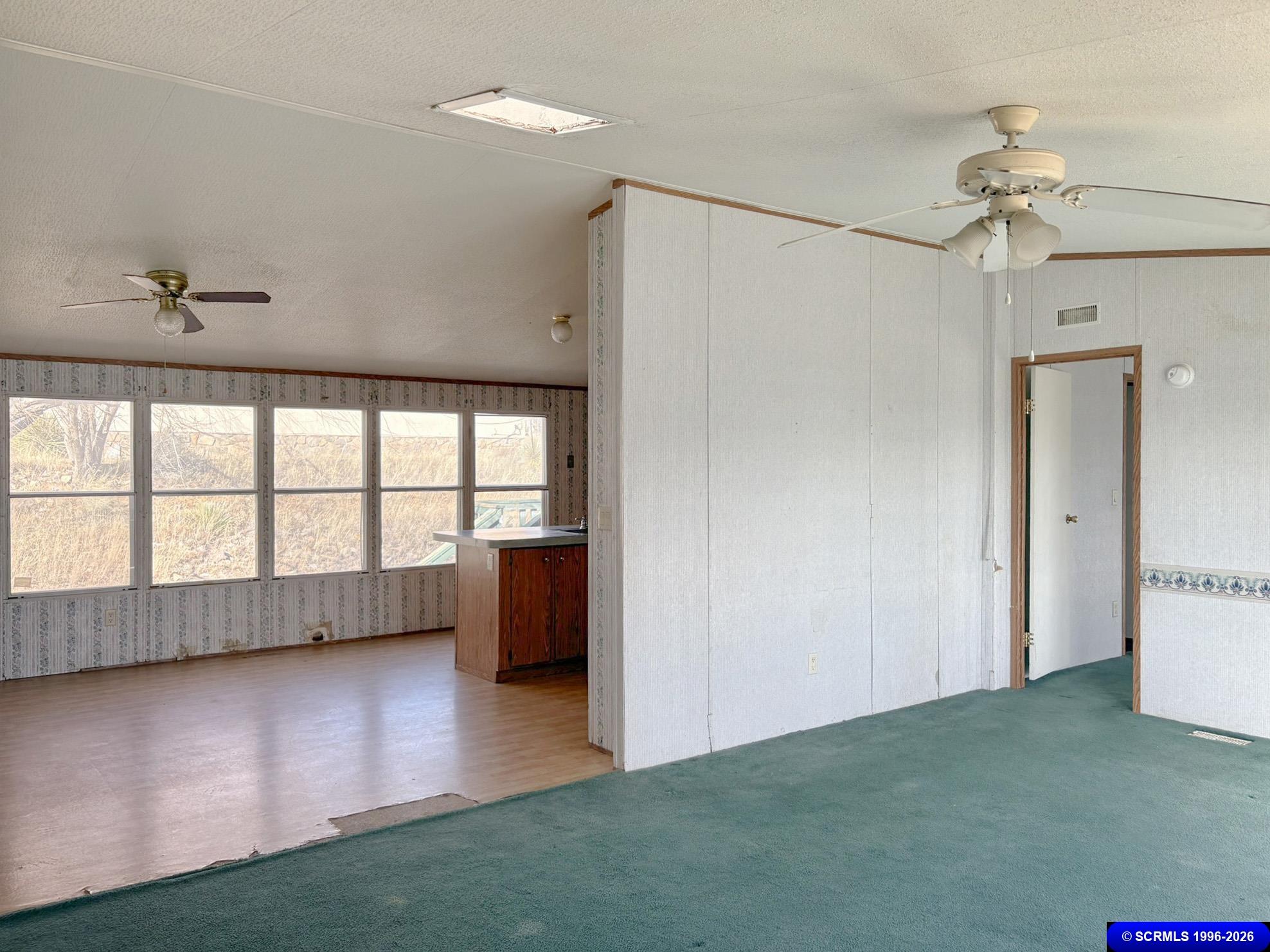 304 Catarena Court, photograph 2