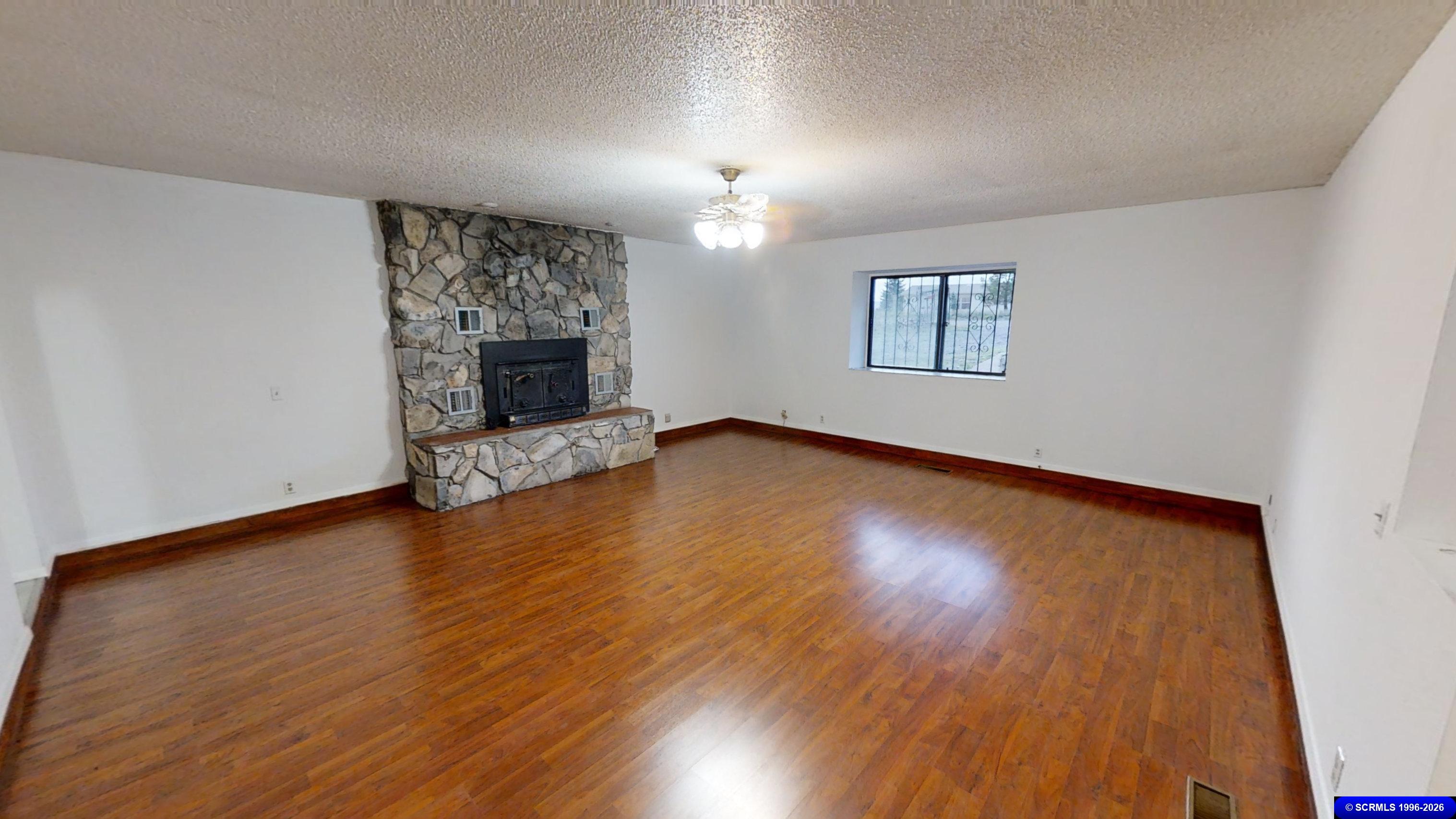 300 S Ridge Road, photograph 2