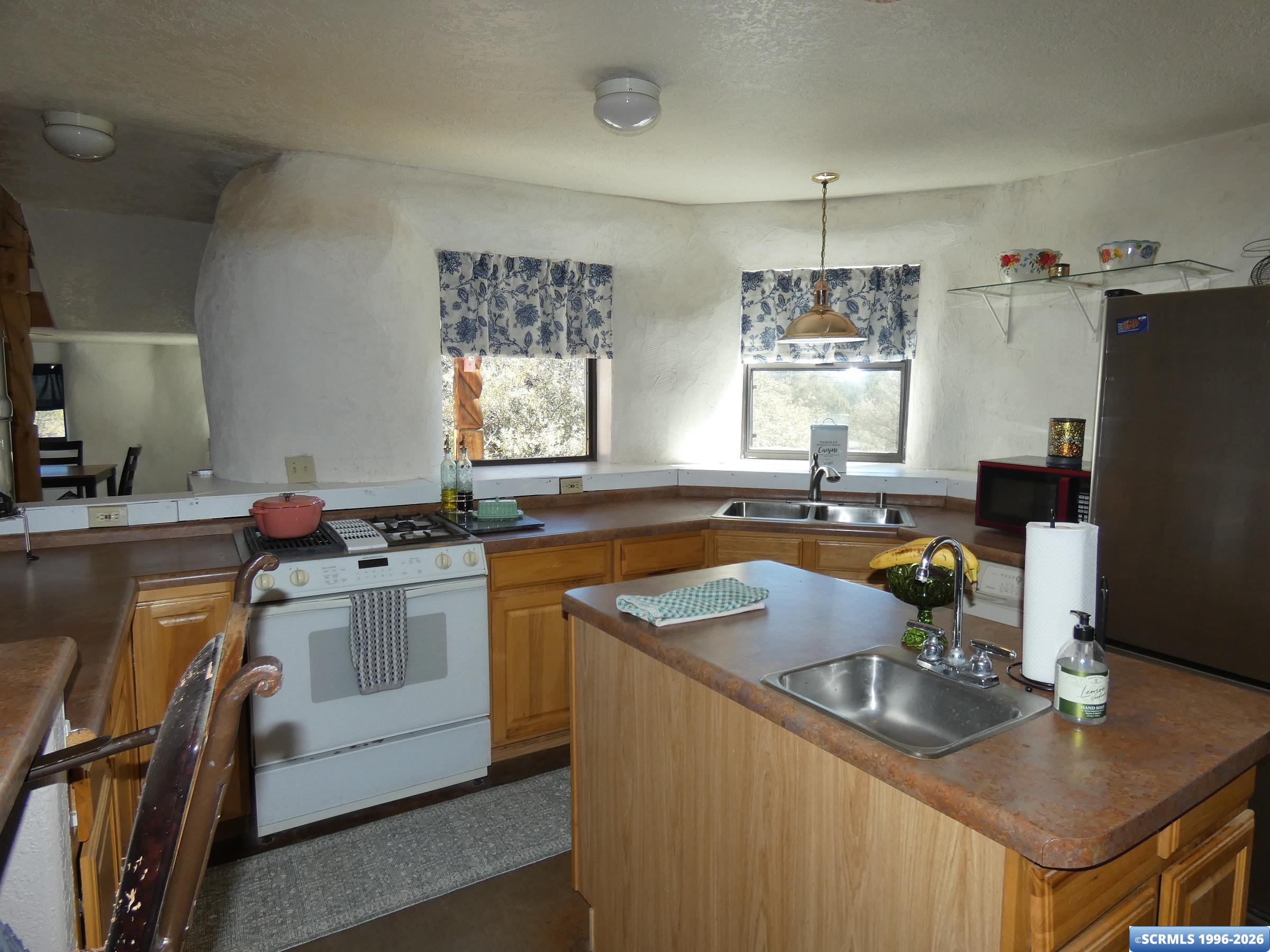 21 Logan, photograph 5