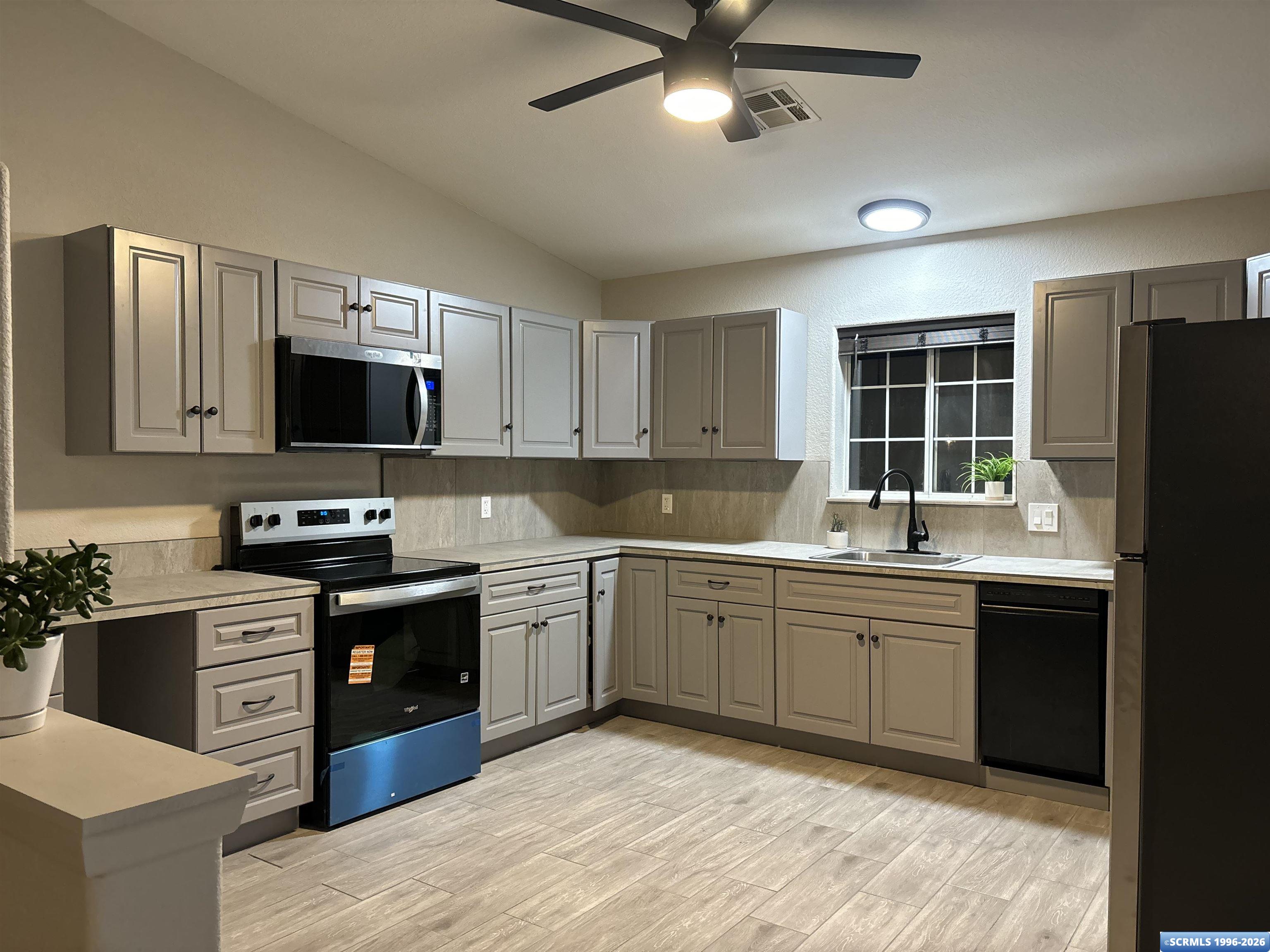 2411 Todd Circle, photograph 2