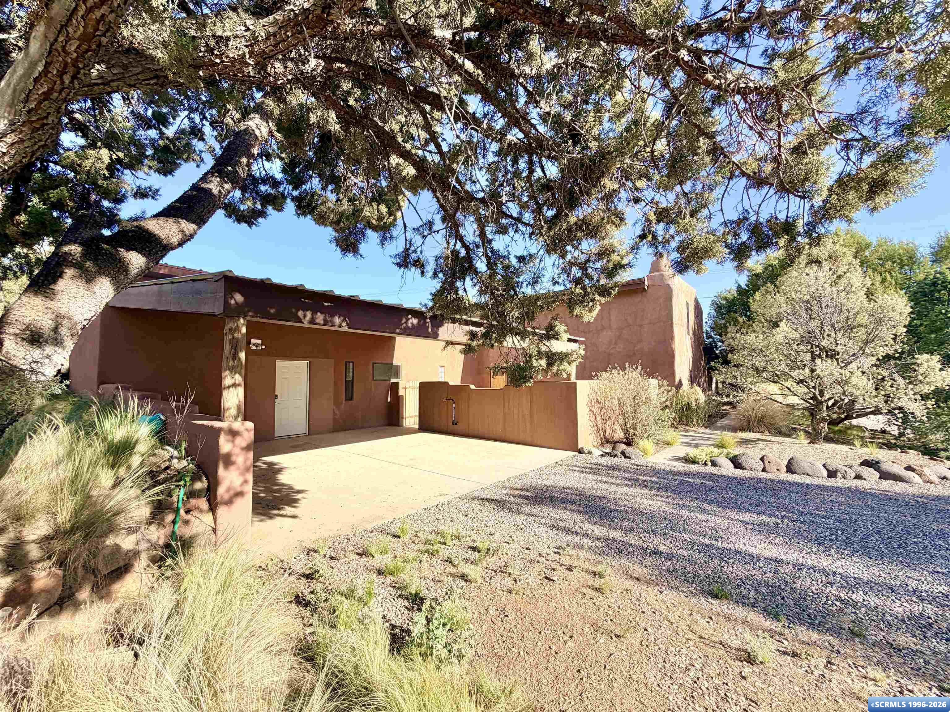 24 Amber Drive, photograph 2