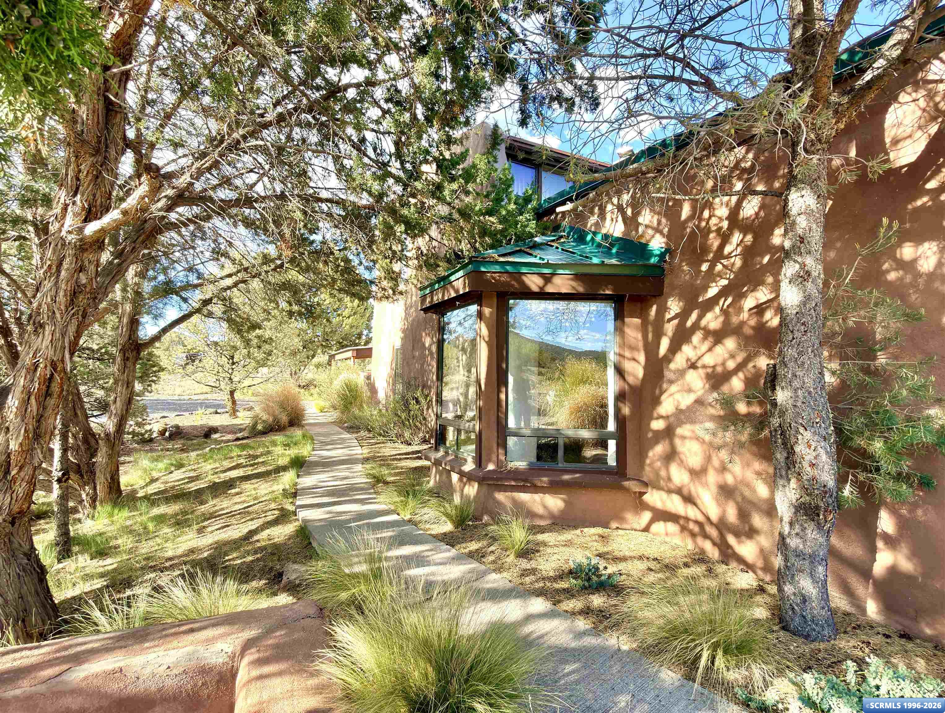 24 Amber Drive, photograph 3