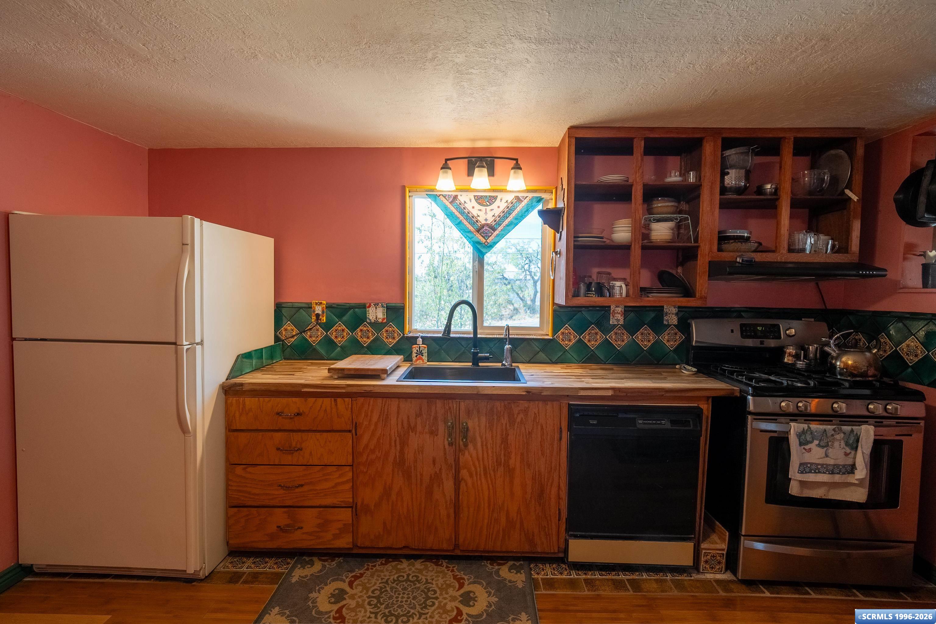 617 Skyview Drive, photograph 3
