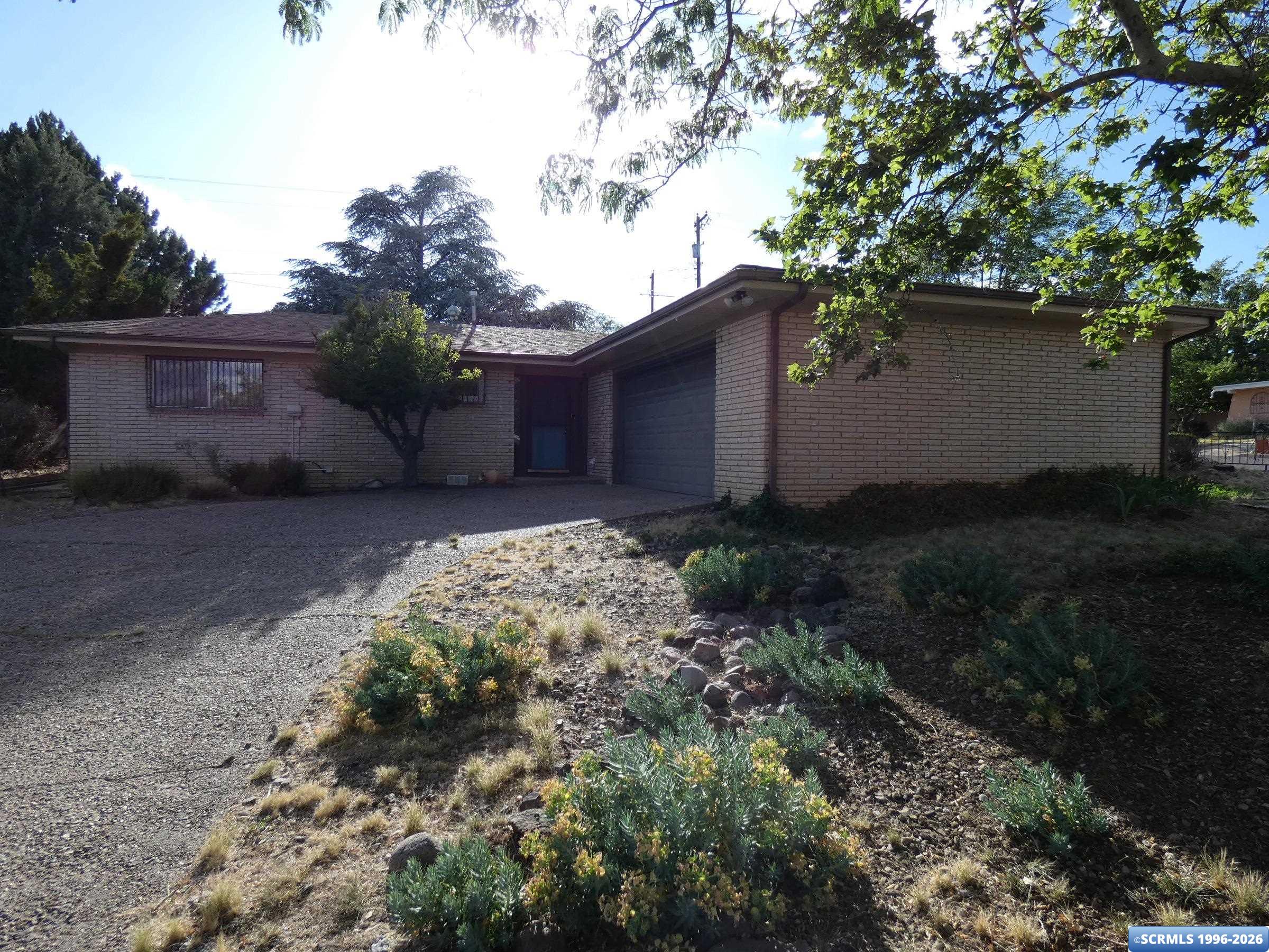3315 Mann Drive, photograph 2
