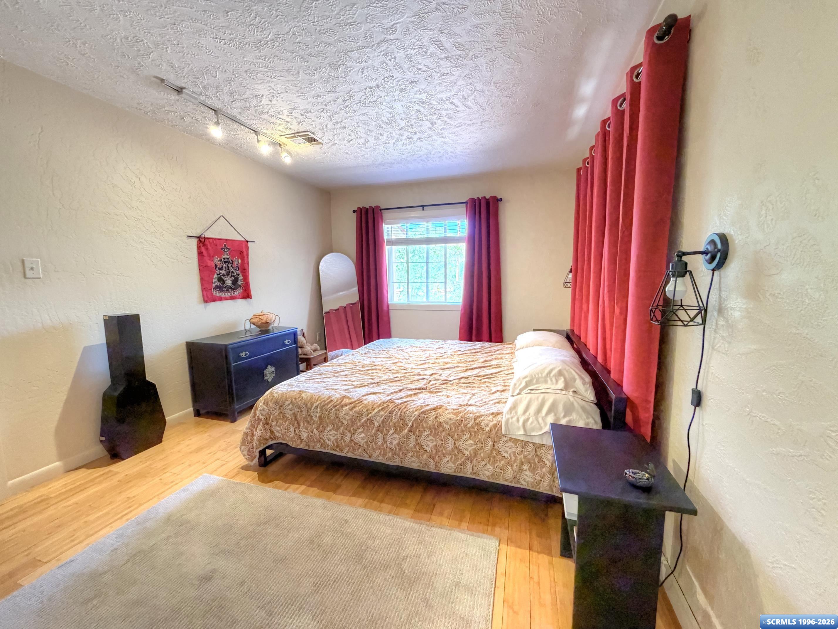 304 N E Street, photograph 16