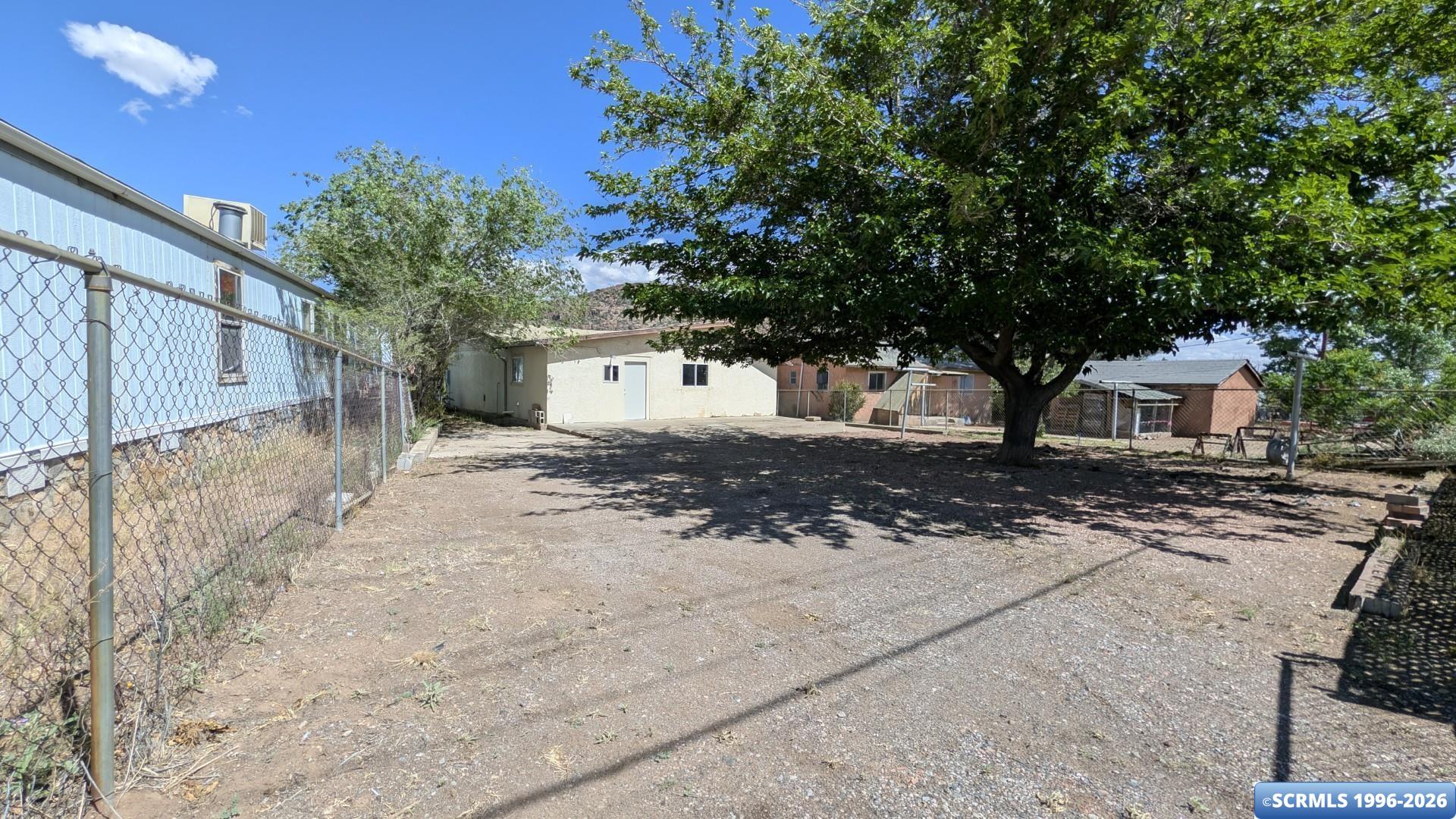 404 Diamond Street, photograph 28