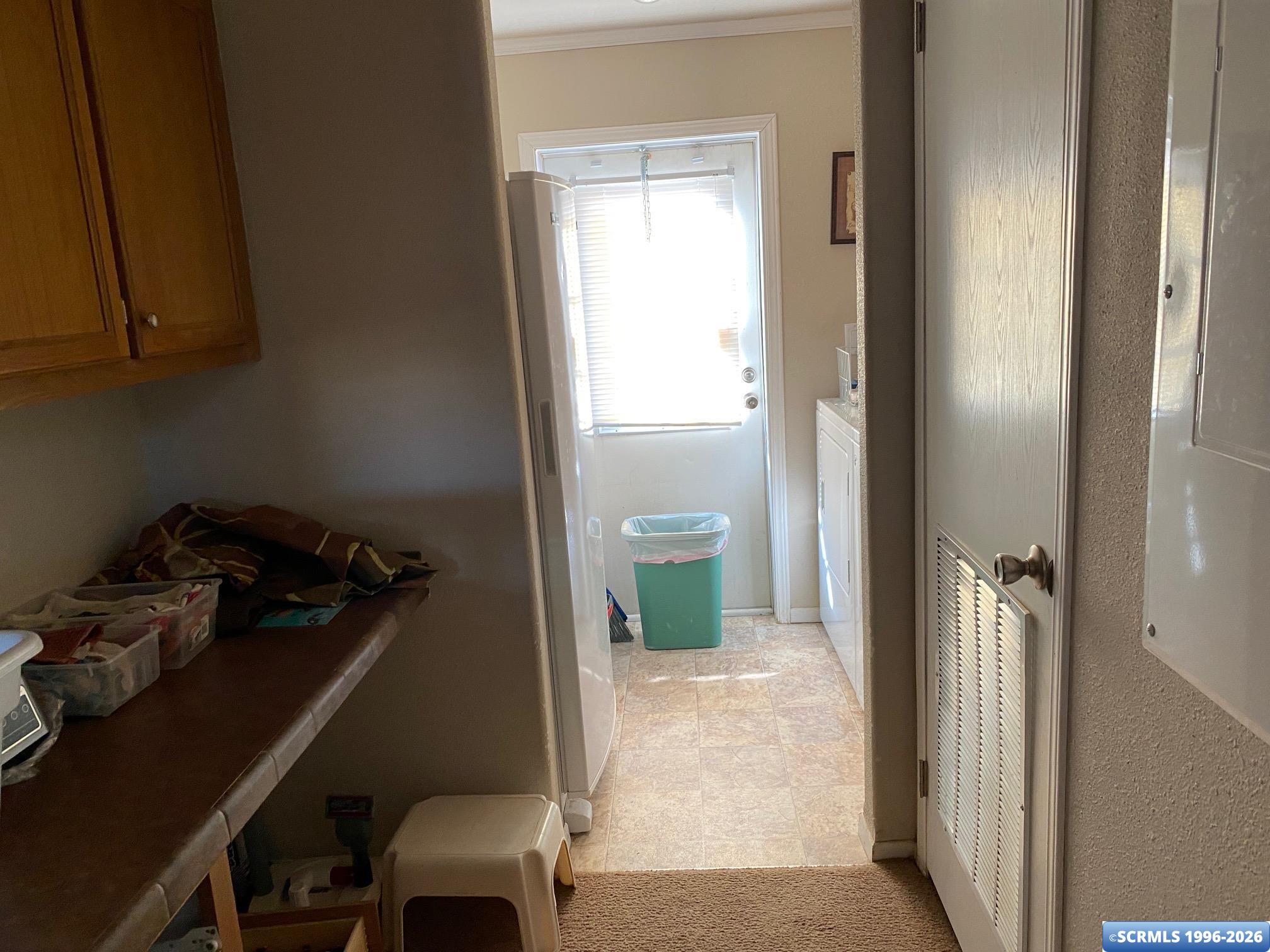 4 Easy Street, photograph 13