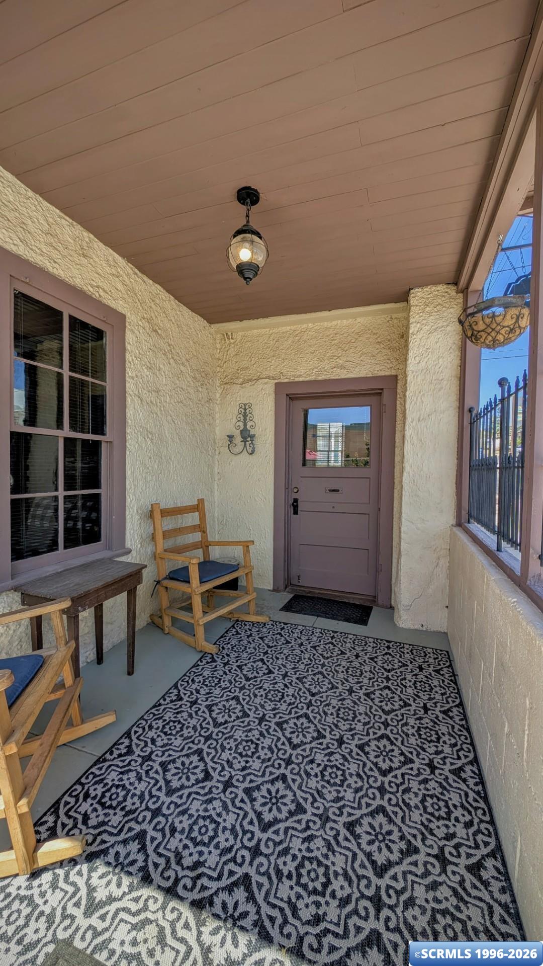 113 W 6th Street, photograph 2