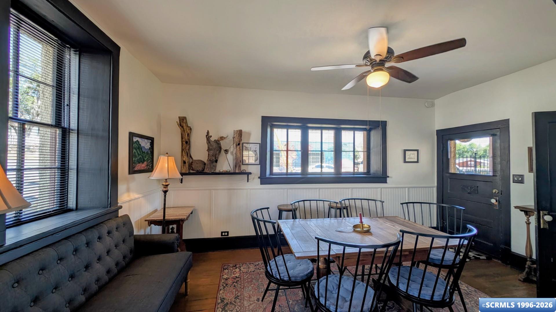 113 W 6th Street, photograph 4