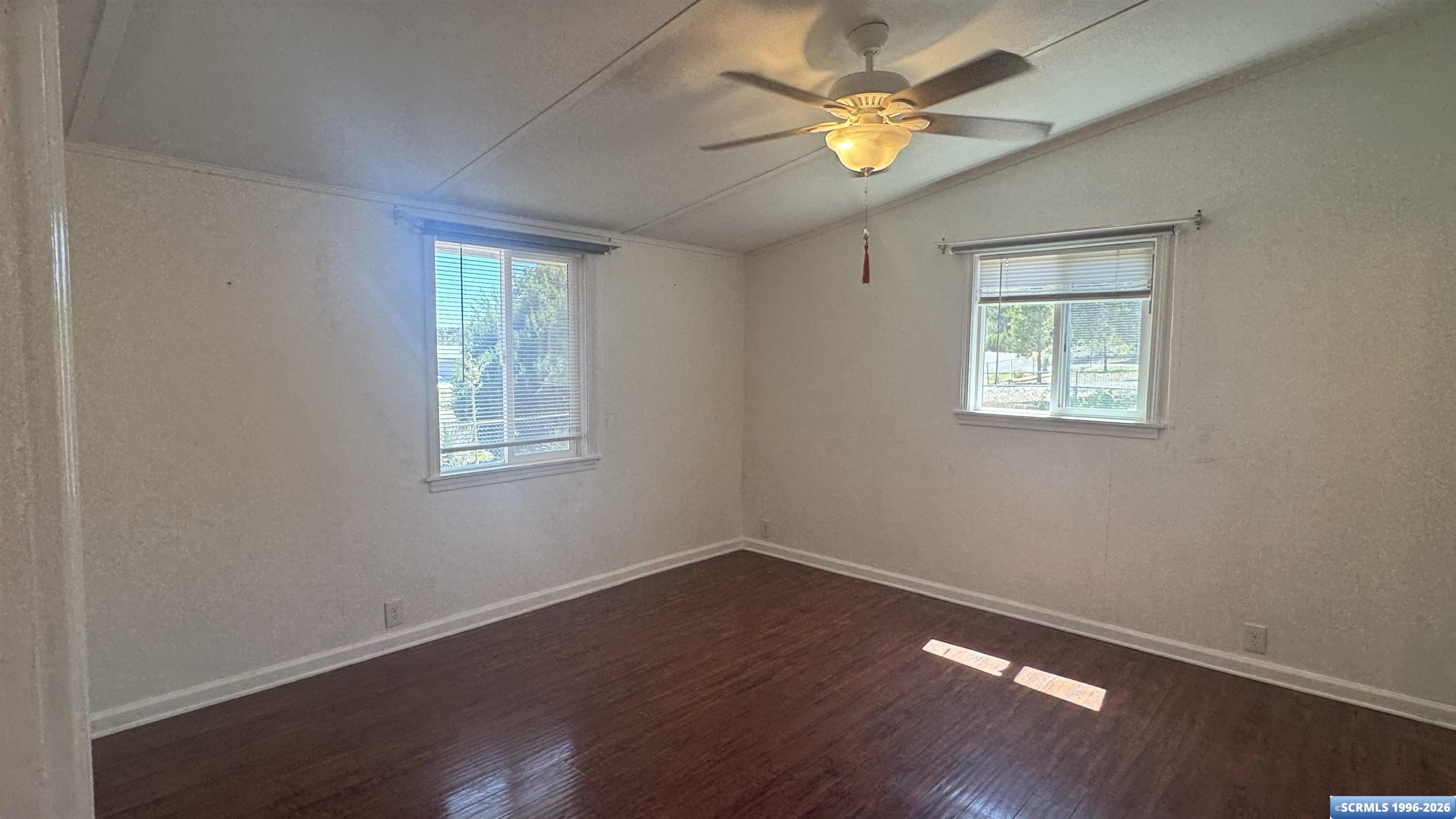 157 Sandalwood, photograph 13