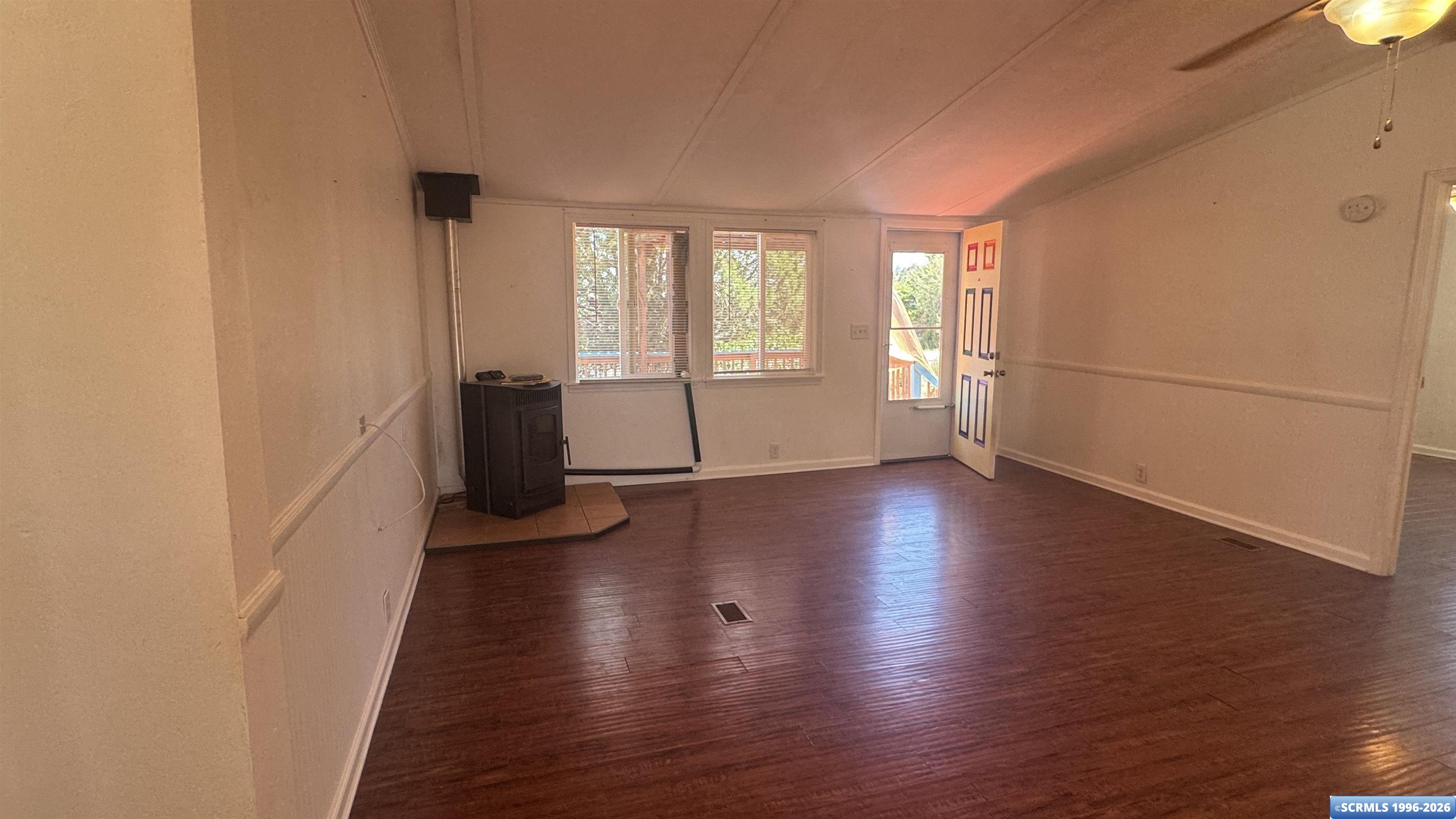 157 Sandalwood, photograph 11