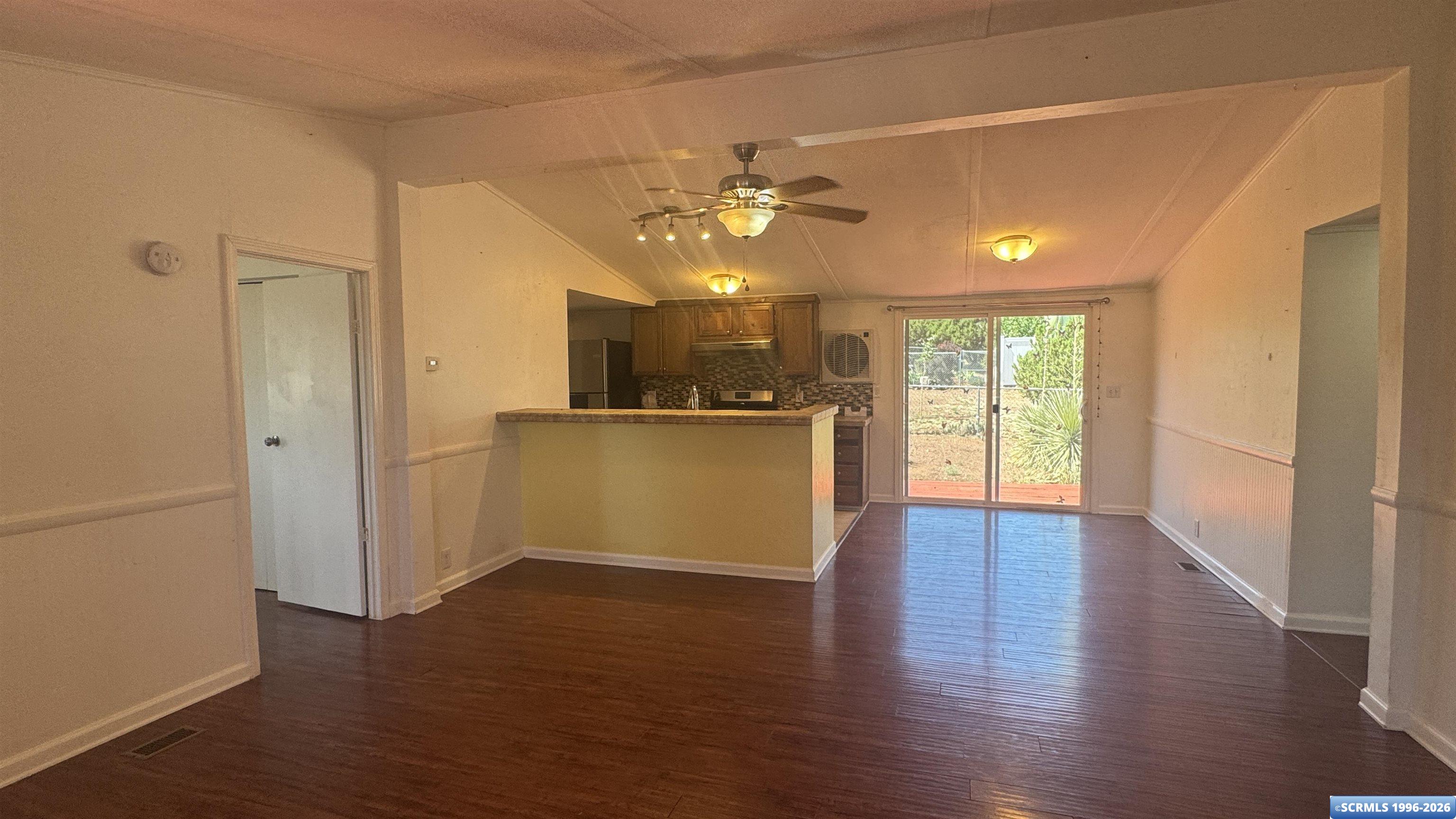 157 Sandalwood, photograph 12