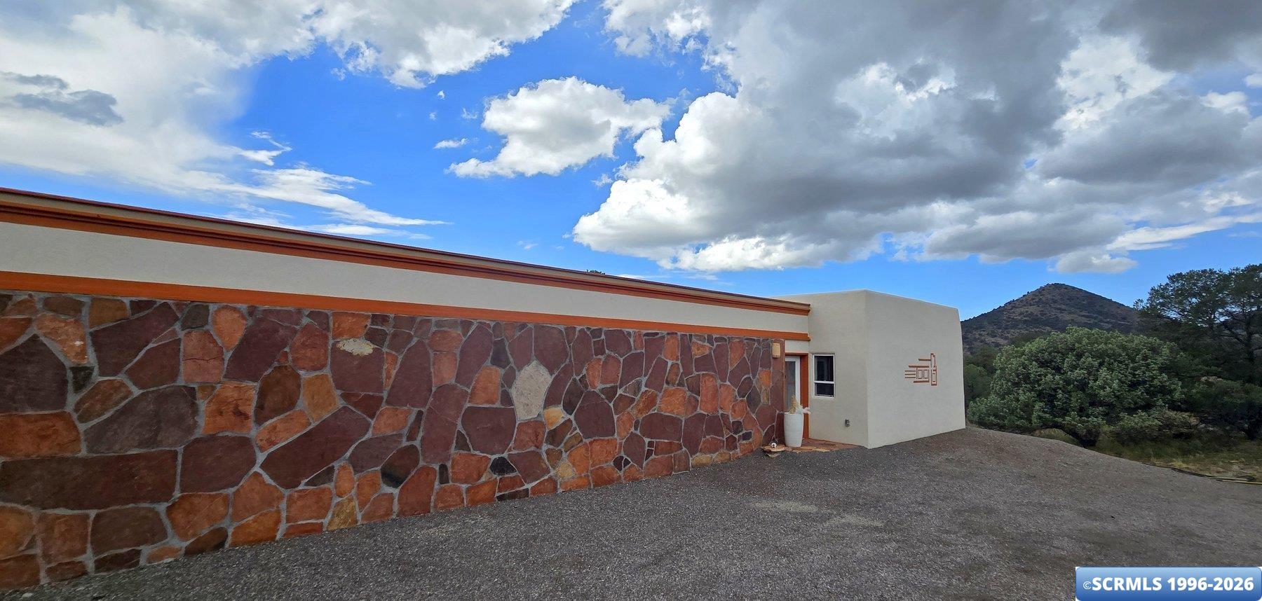 39 VESUVIUS WAY, photograph 2