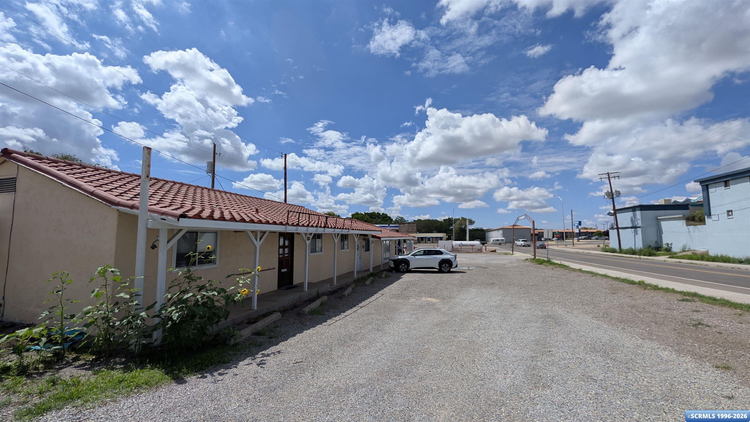 875 Silver Heights Boulevard, photograph 2