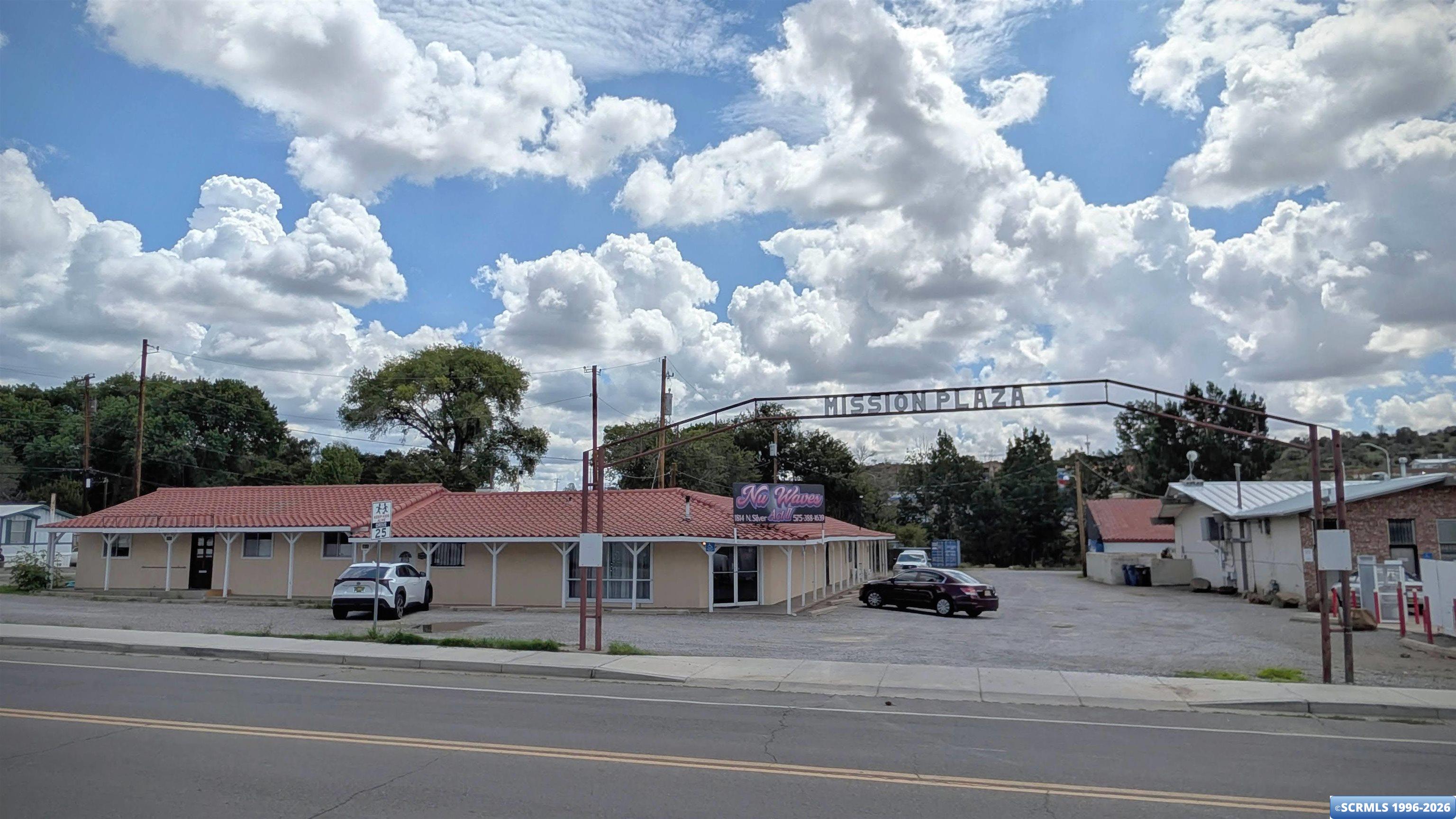 875 Silver Heights Boulevard, photograph 3