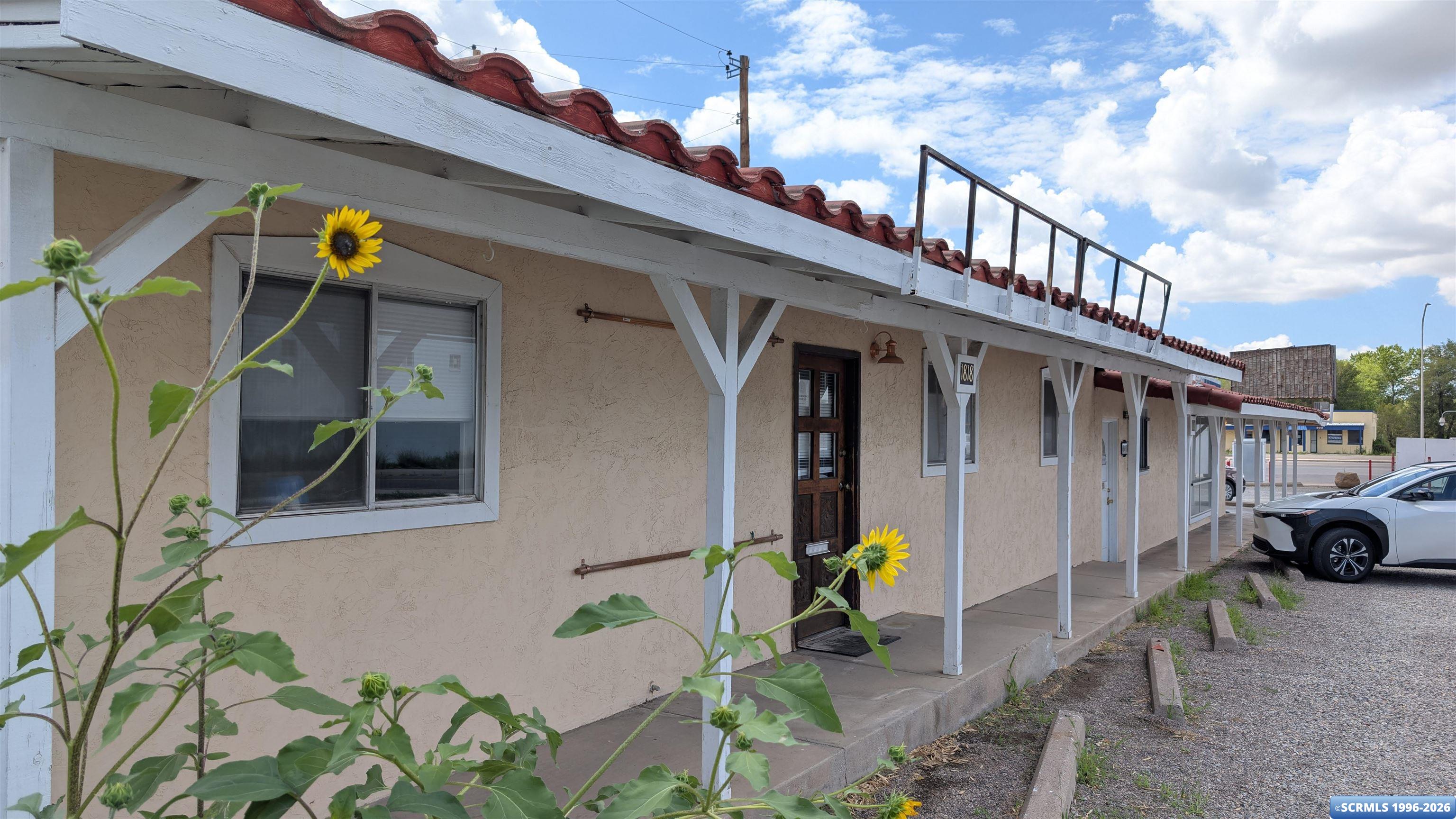 875 Silver Heights Boulevard, photograph 4