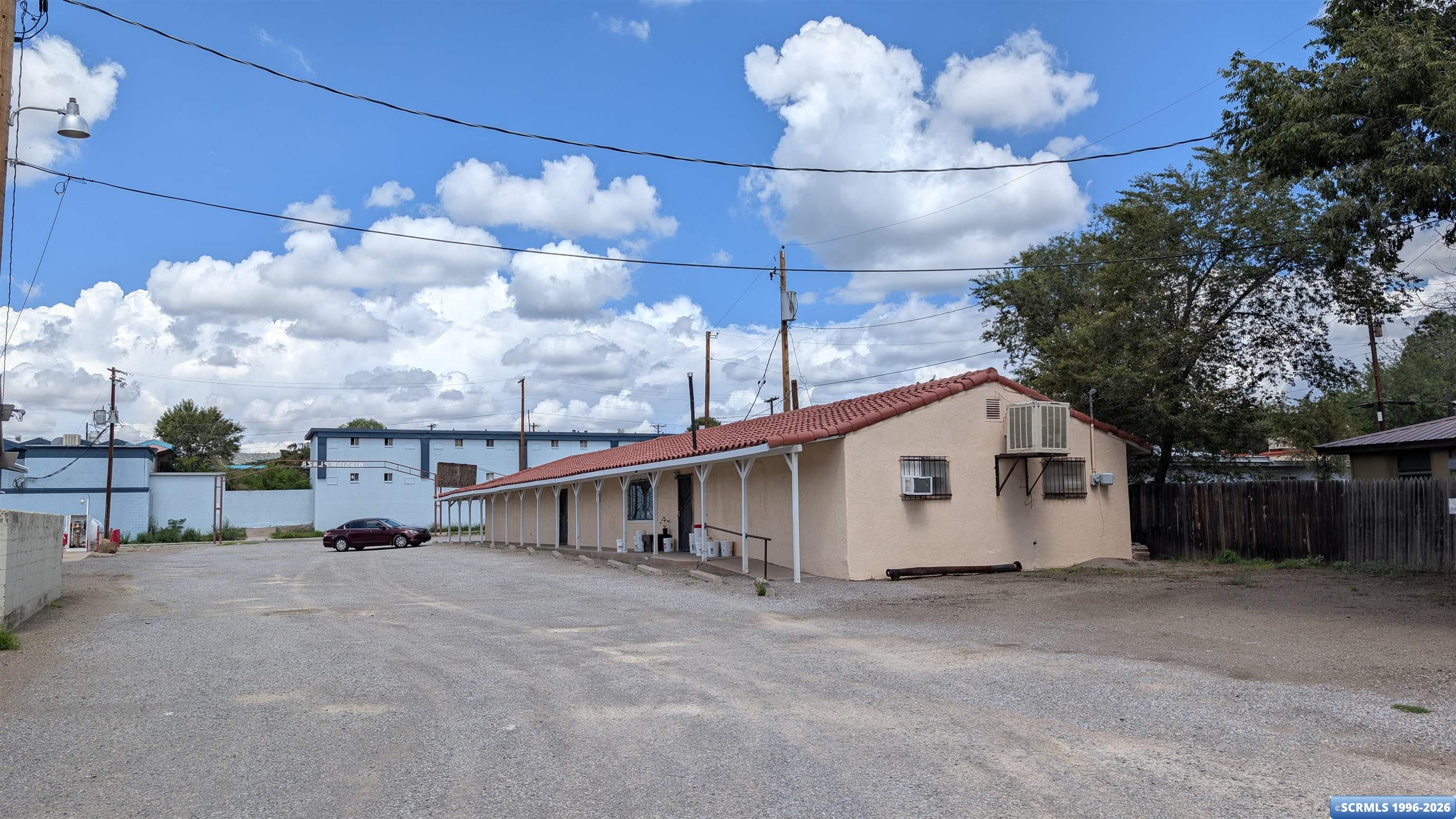 875 Silver Heights Boulevard, photograph 5