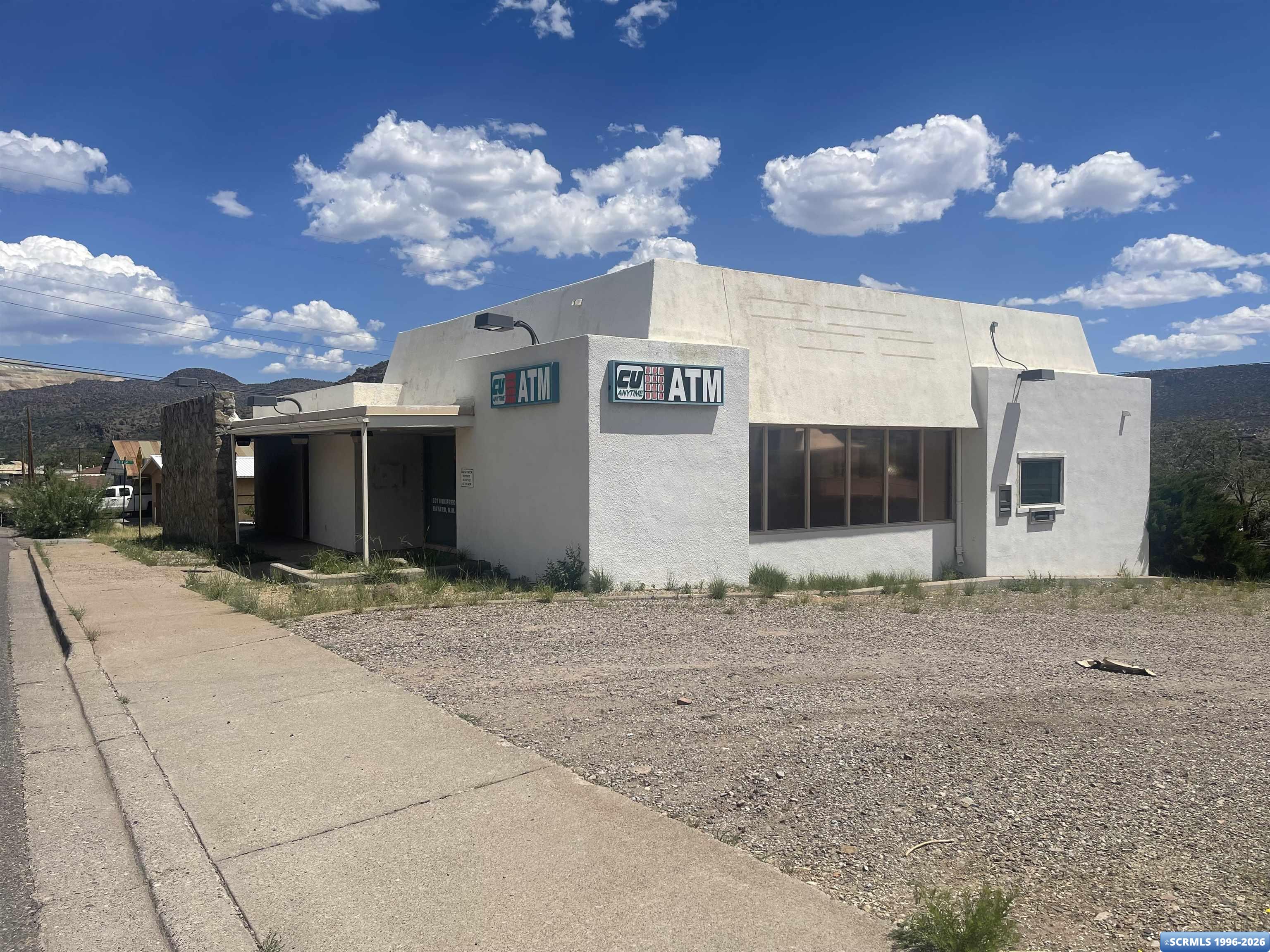 607 Winifred Street, photograph 2