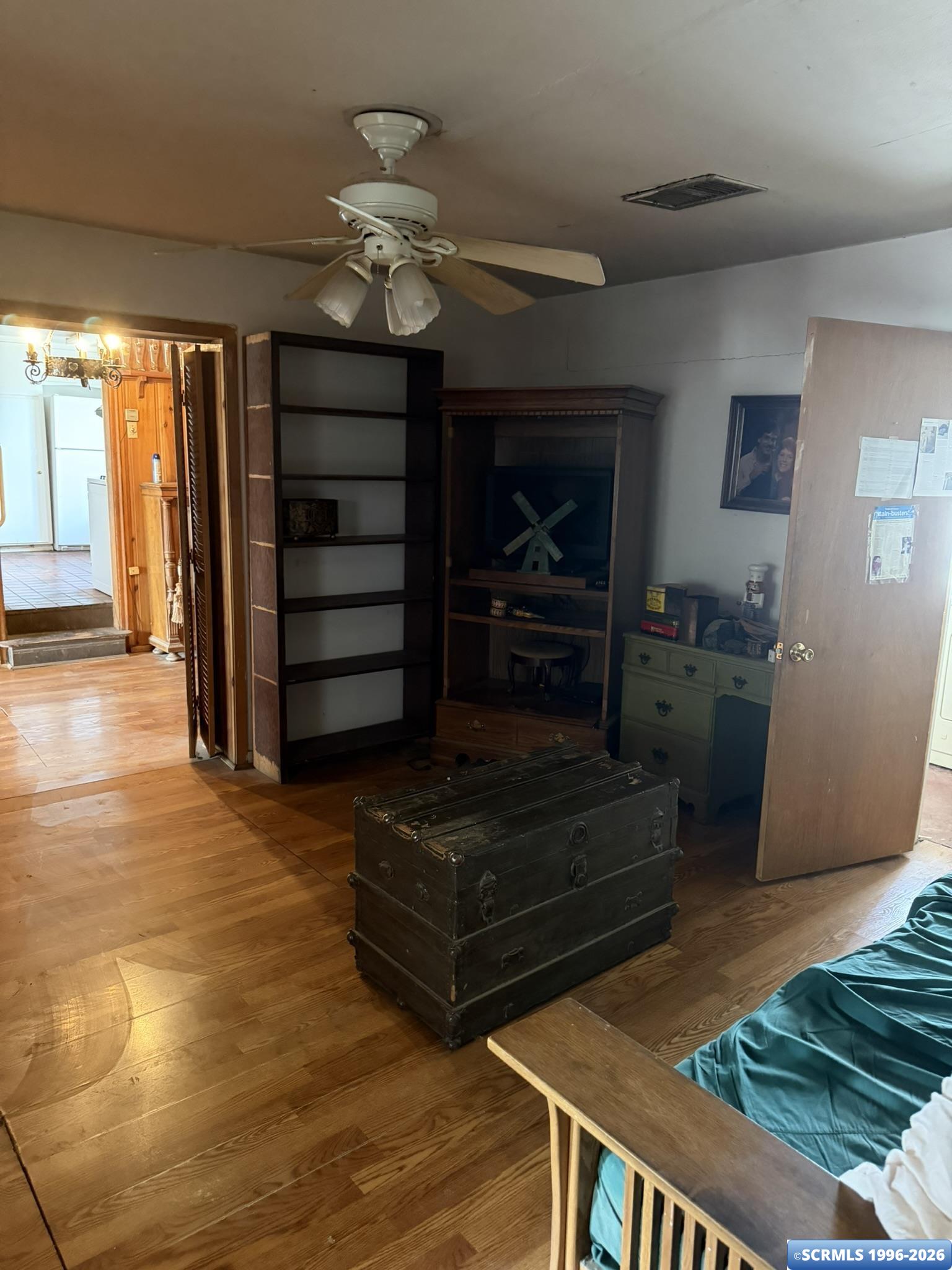 409 E 5th Street, photograph 21