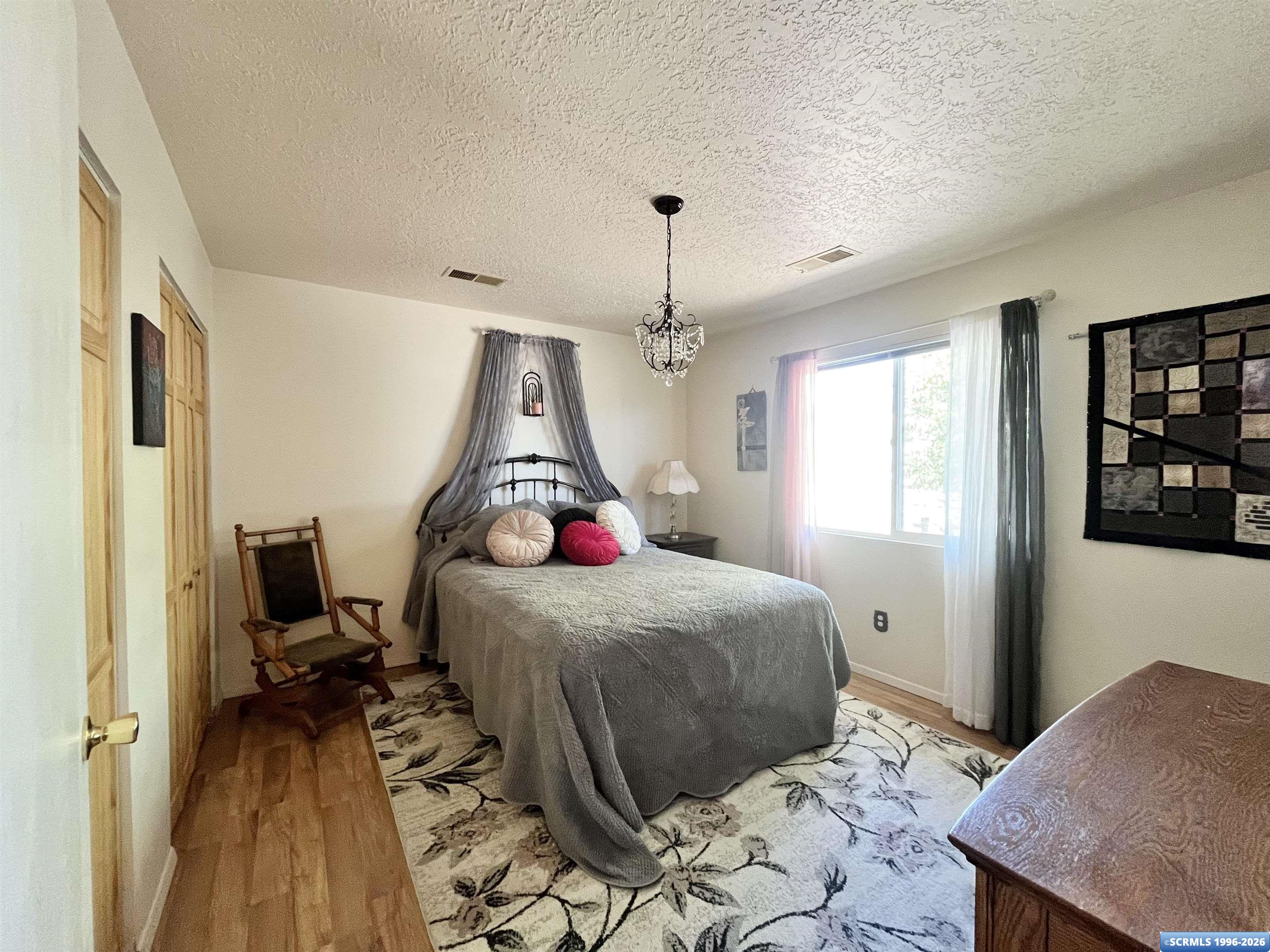 3613 N Swan Street, photograph 25