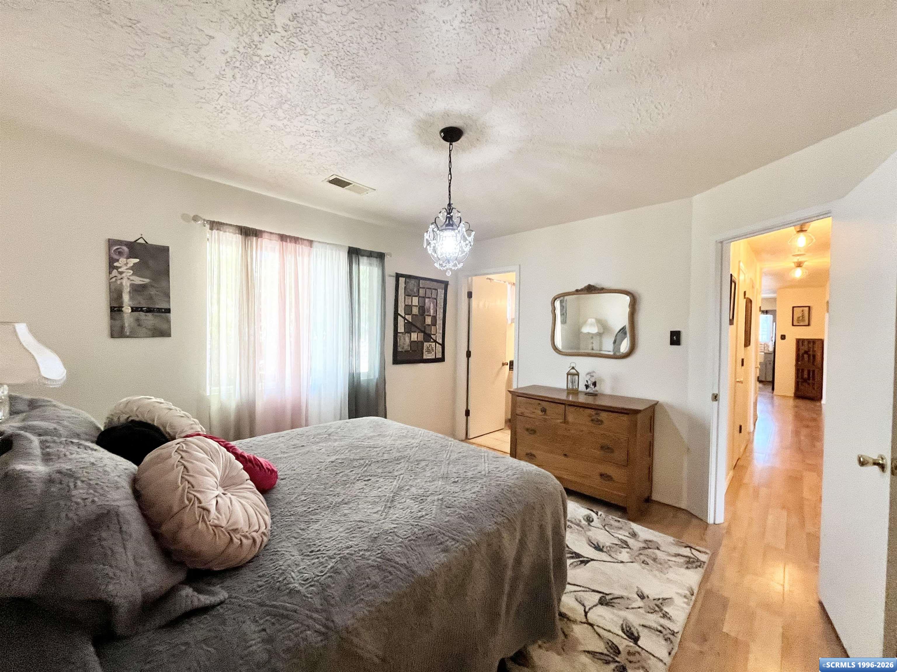 3613 N Swan Street, photograph 26