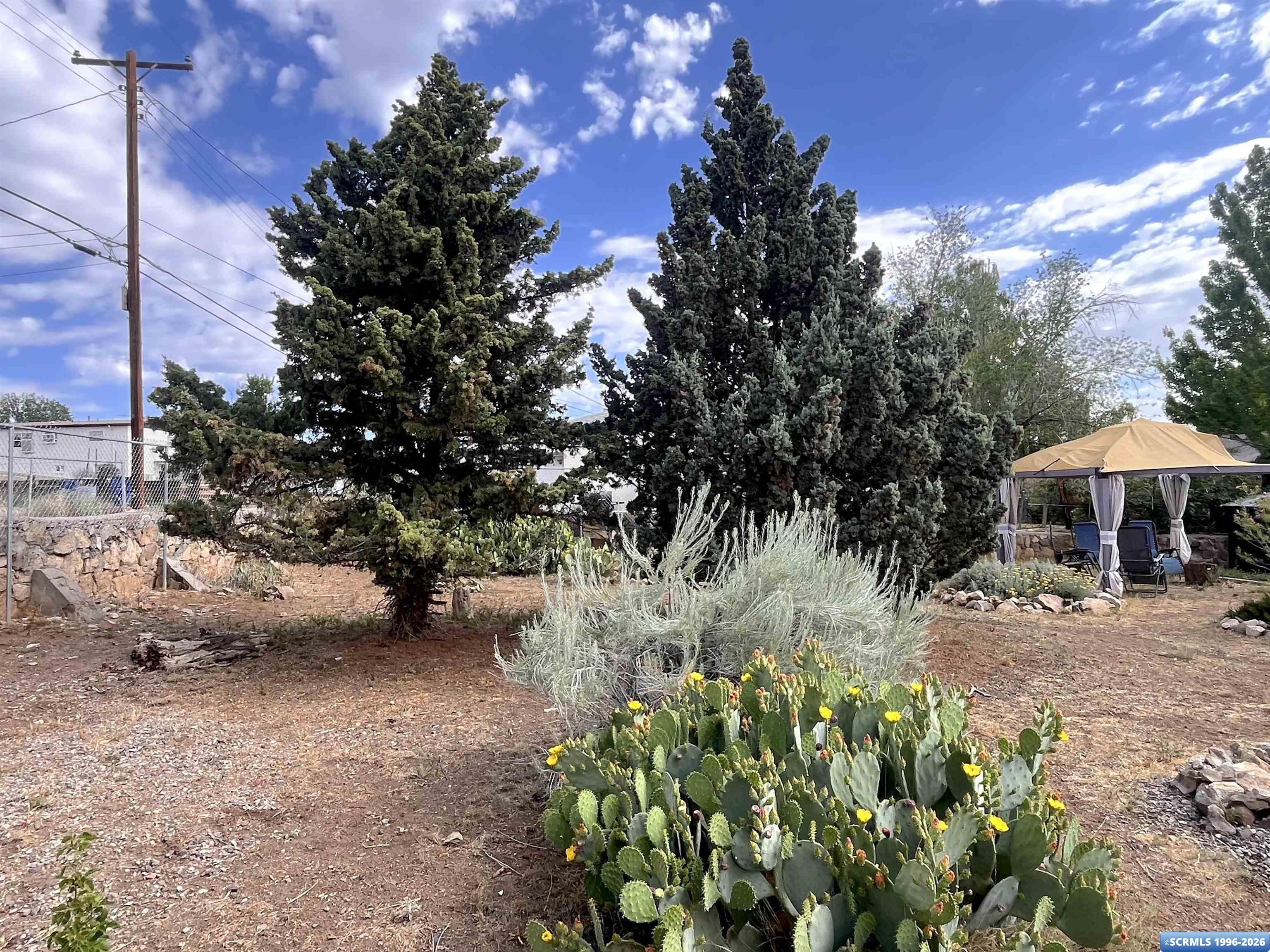 2117 N Yucca Drive, photograph 2