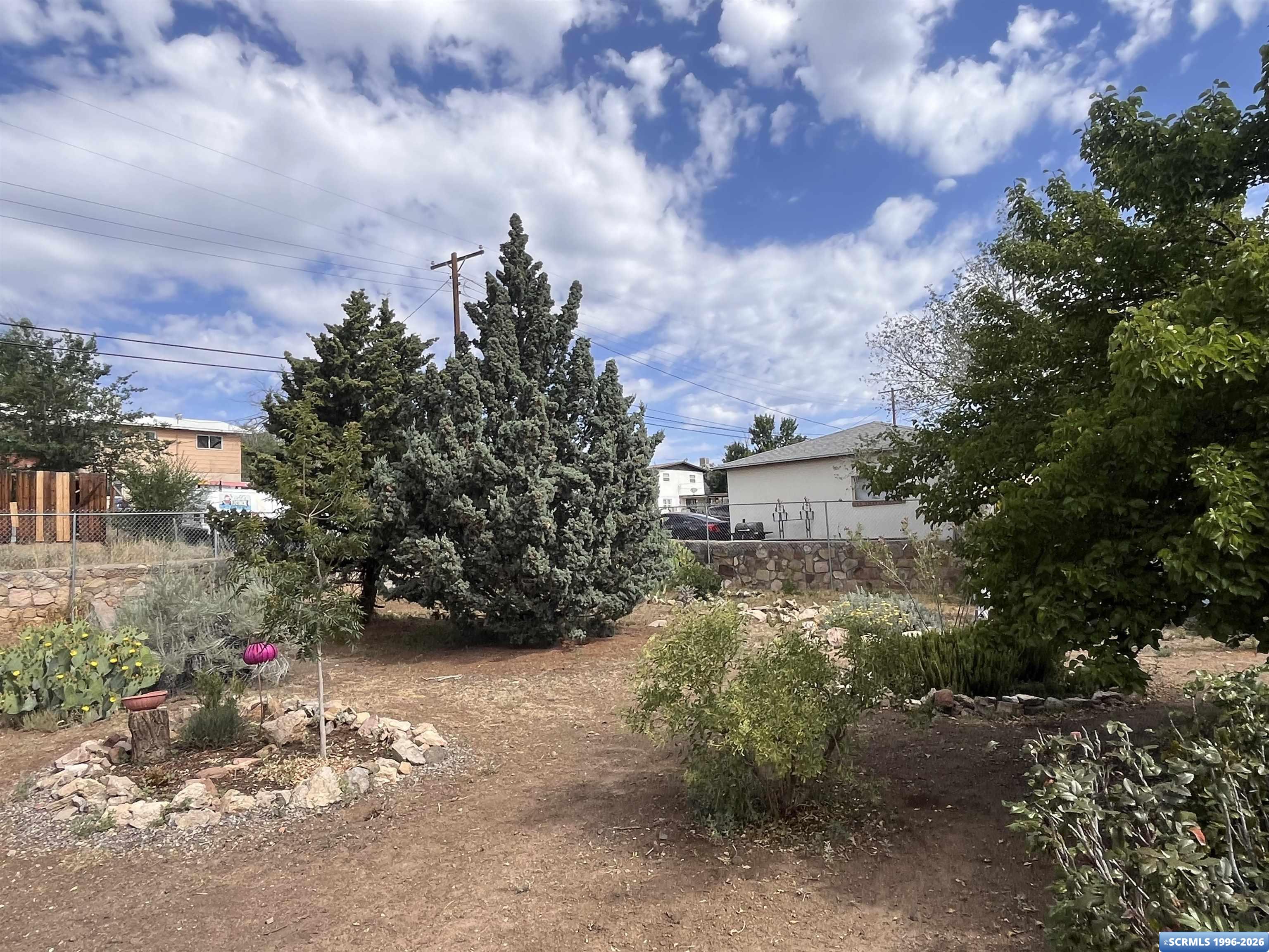 2117 N Yucca Drive, photograph 3