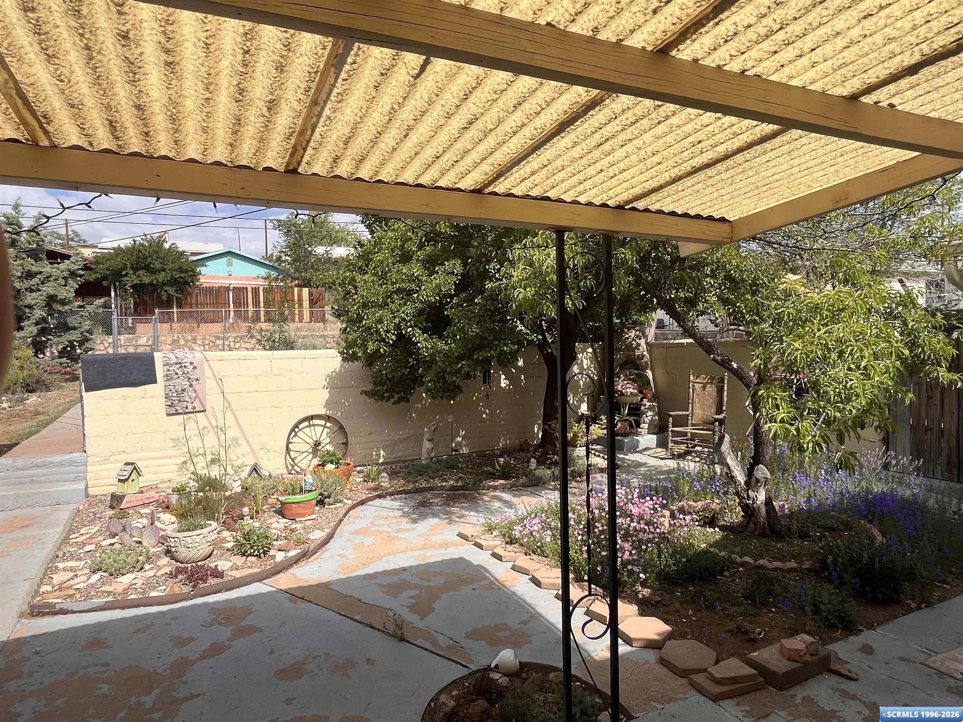 2117 N Yucca Drive, photograph 6