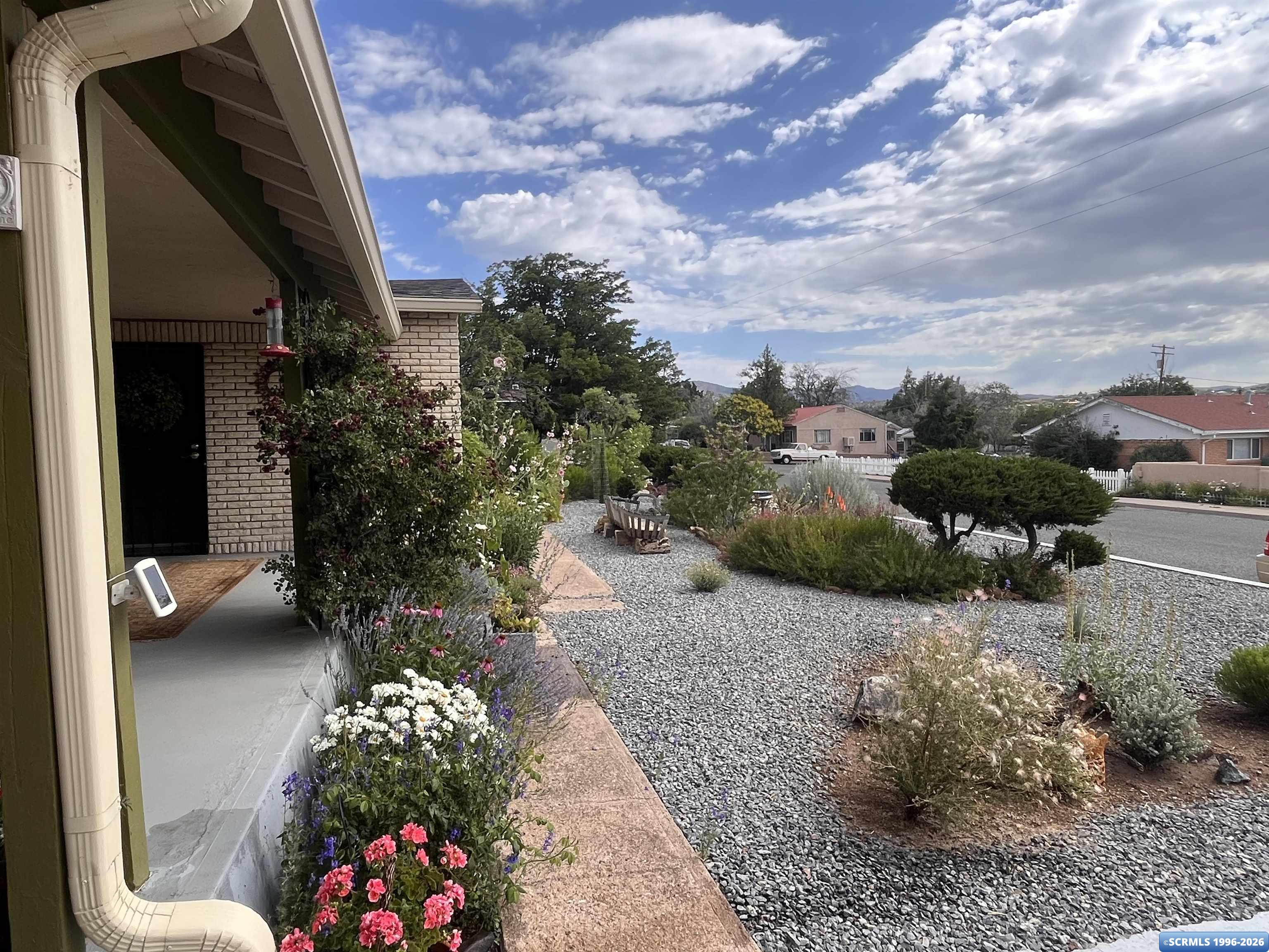 2117 N Yucca Drive, photograph 8