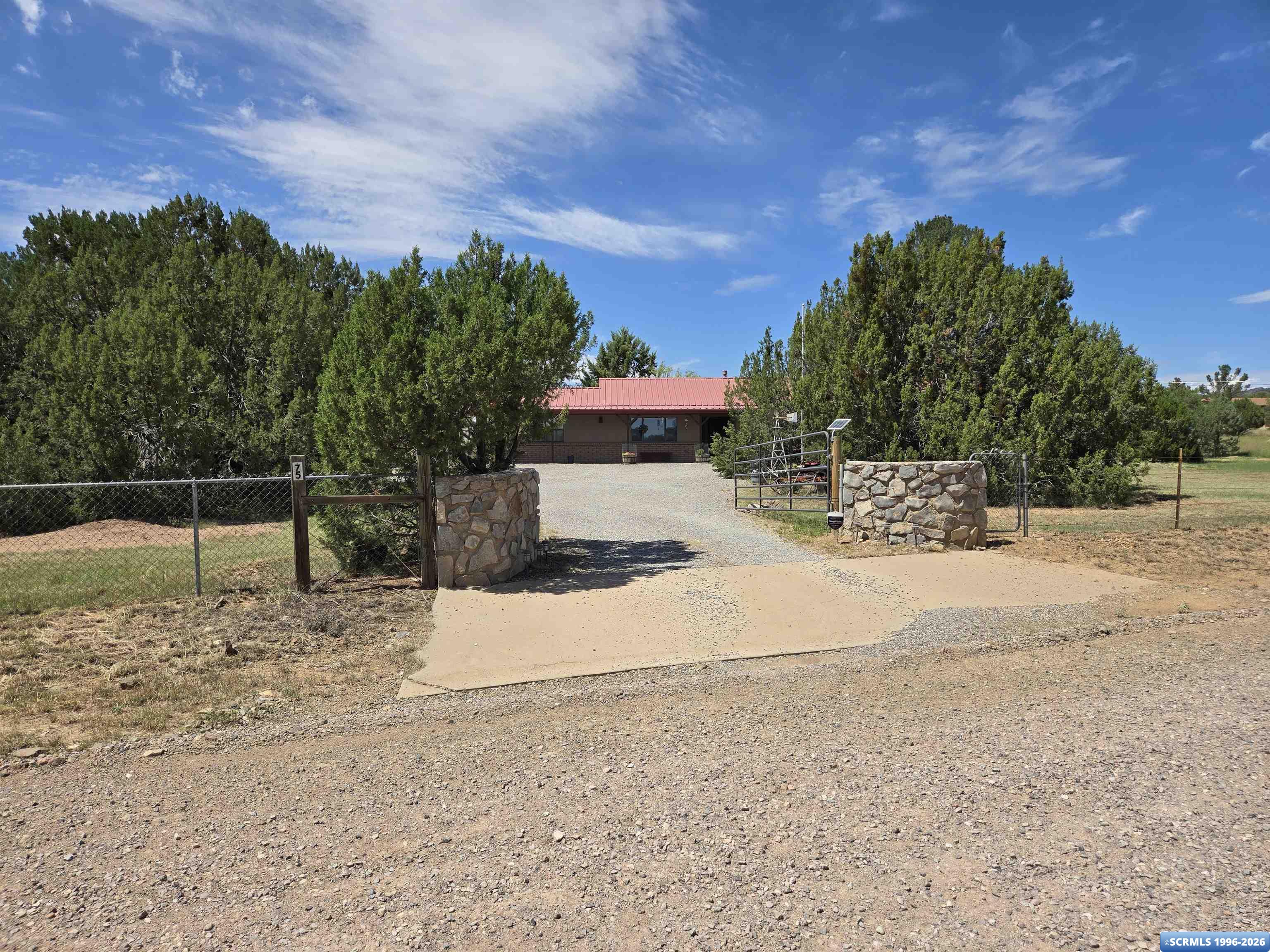 75 Valley Drive, photograph 3