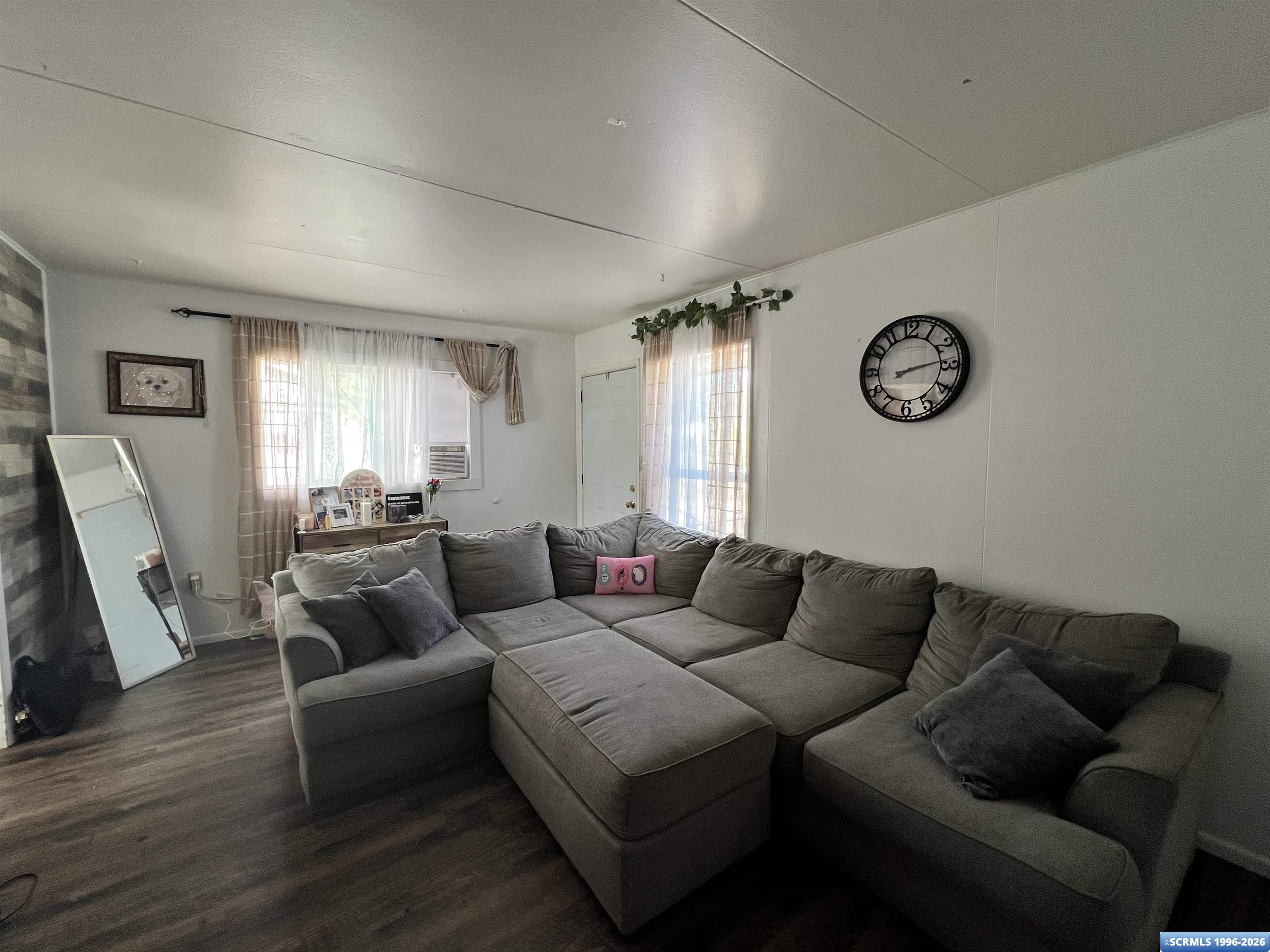 809 / 809 1/2 Hester Street, photograph 2