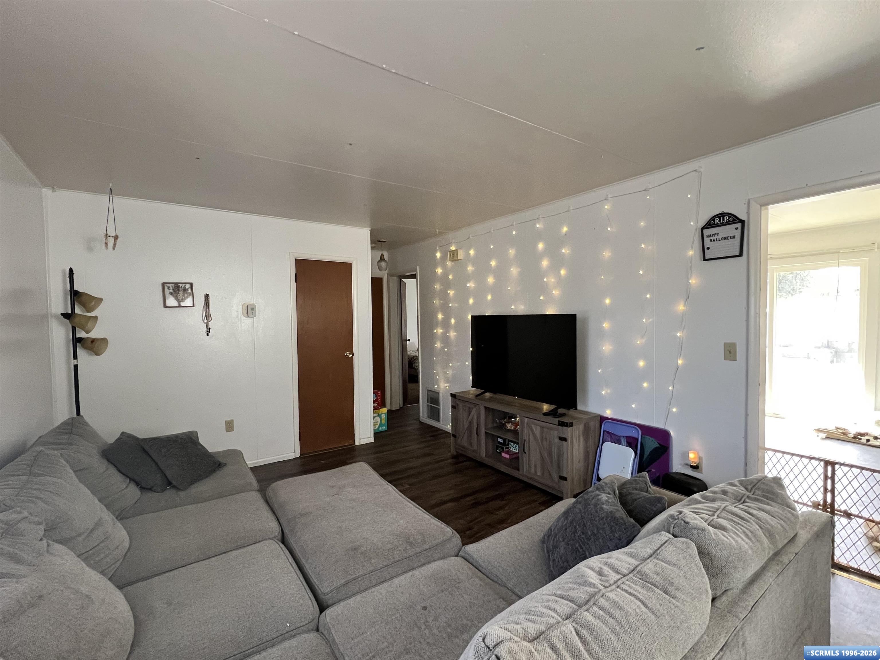 809 / 809 1/2 Hester Street, photograph 3
