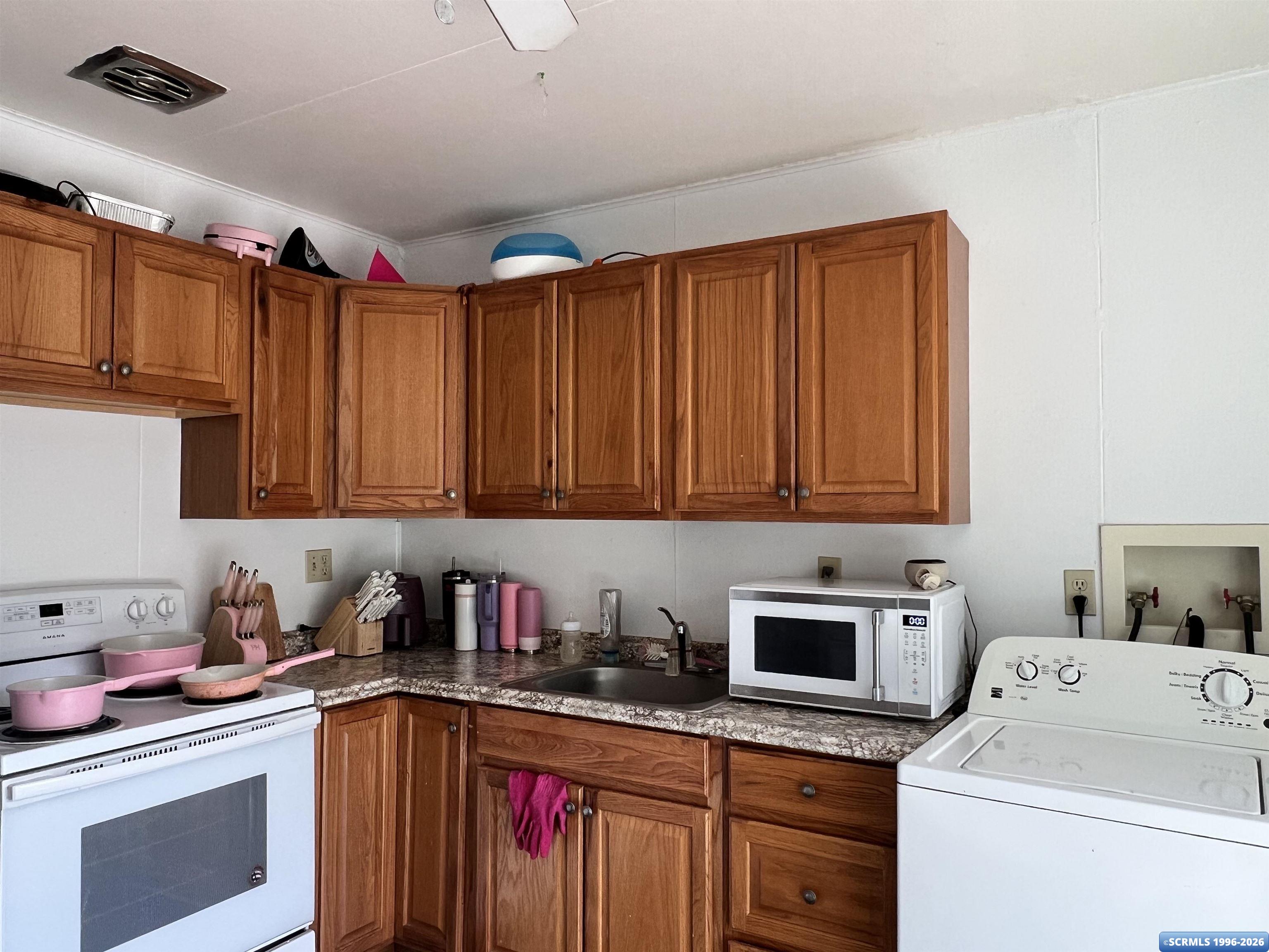 809 / 809 1/2 Hester Street, photograph 5