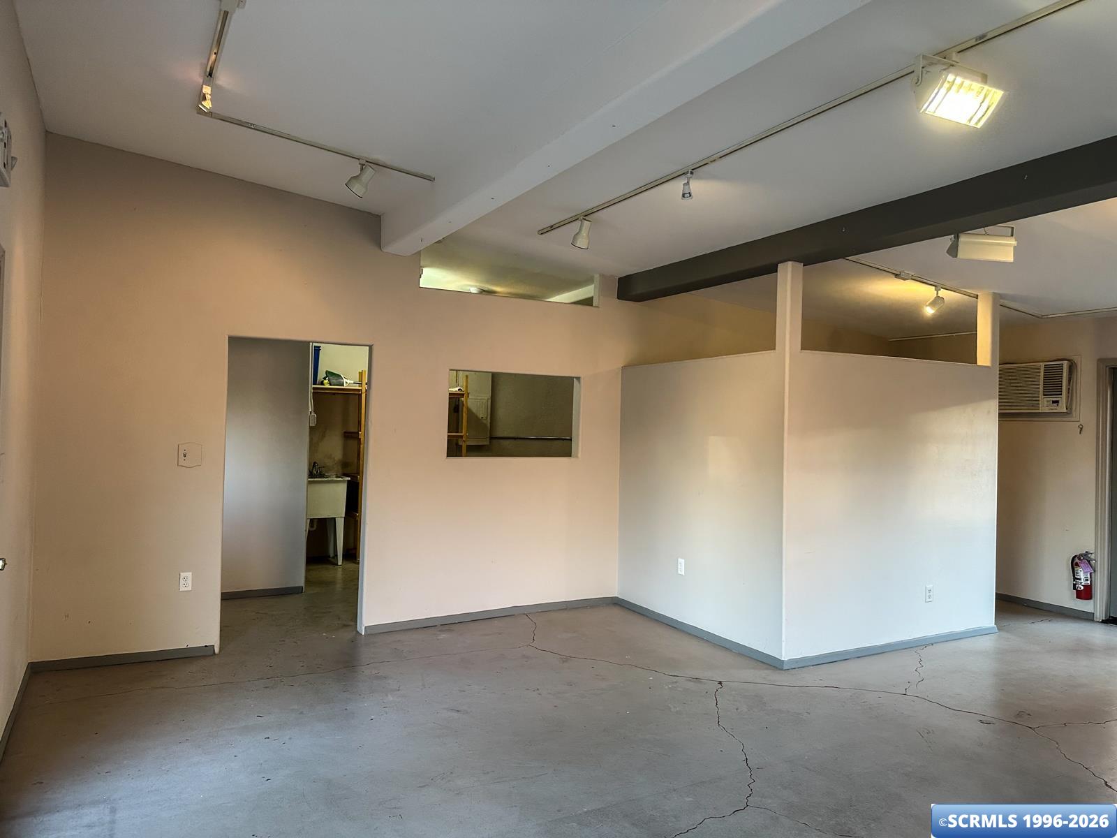211 N Texas Street, photograph 6