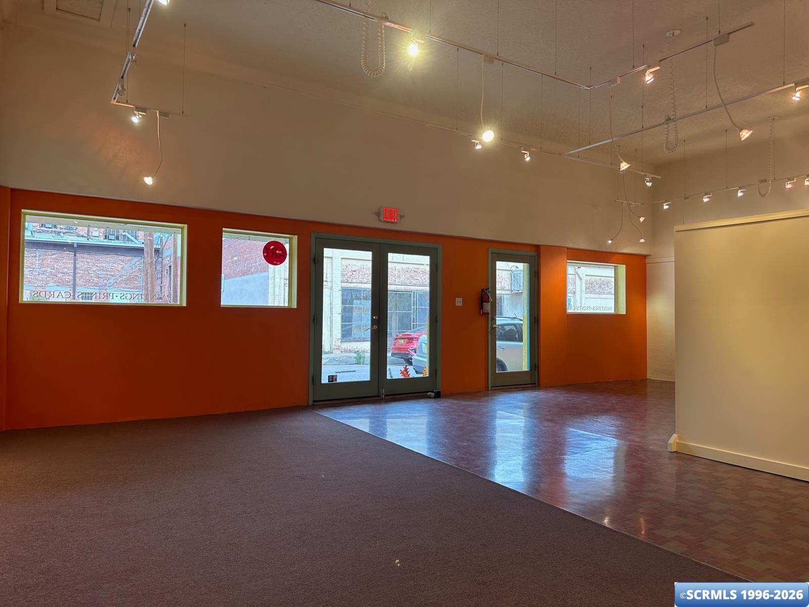 211 N Texas Street, photograph 15