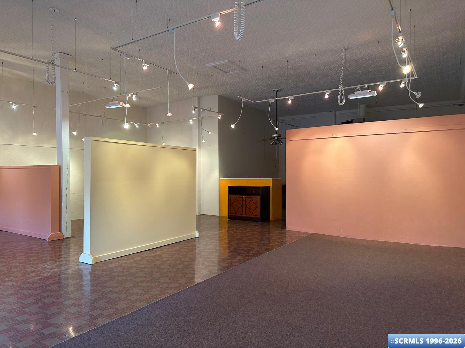 211 N Texas Street, photograph 16
